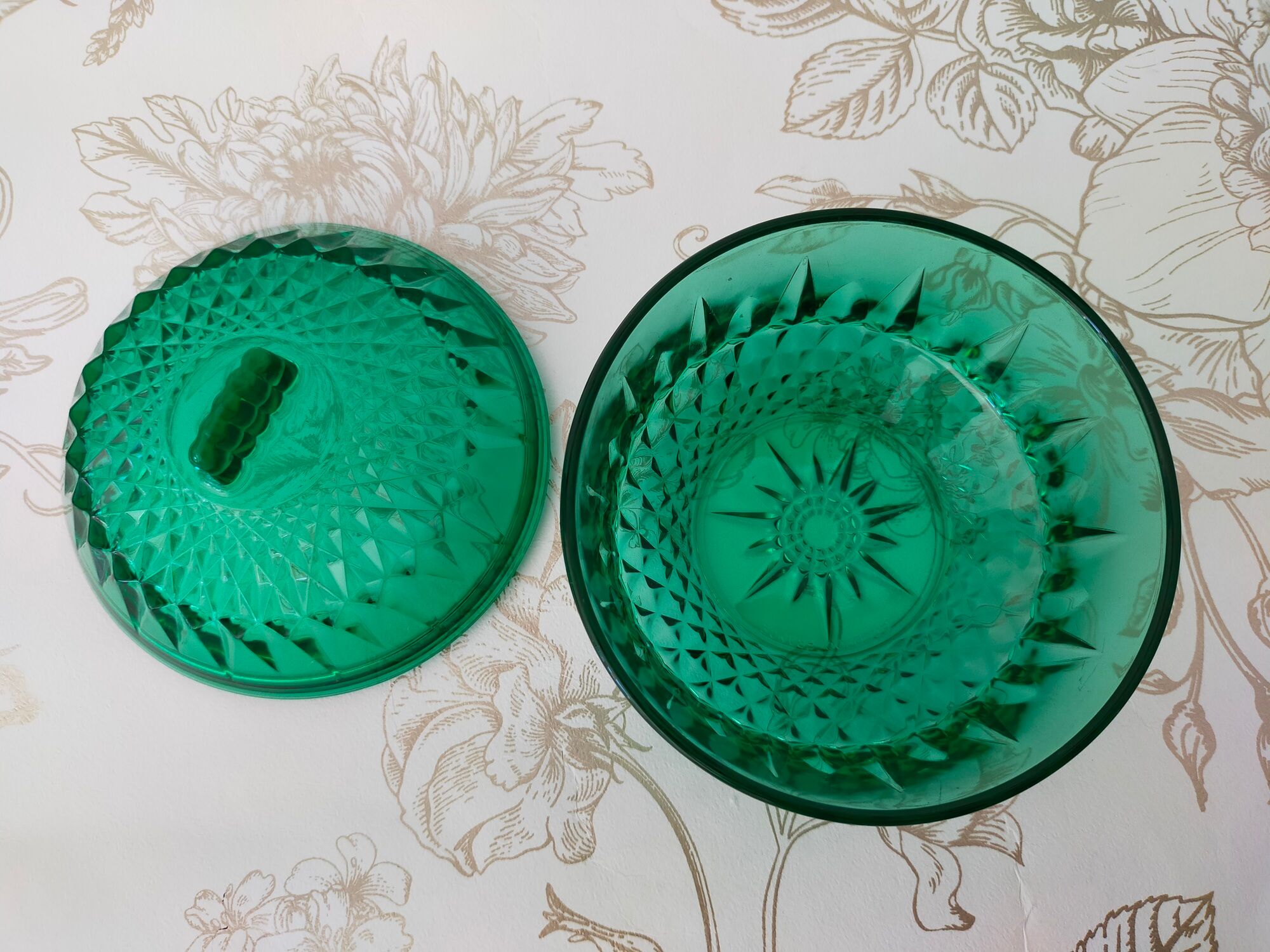Vintage art deco glass sugar bowl, emerald green color from the 60s