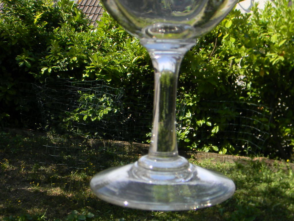 Set of 3 antique water glasses in engraved glass.