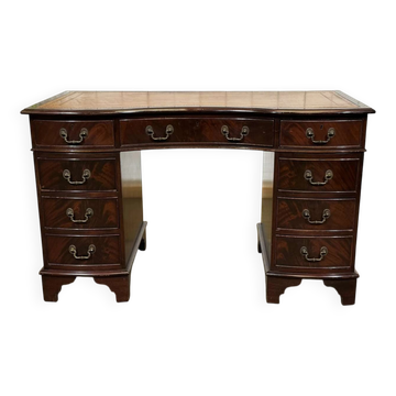 Bureau anglais à caissons des années 1950 en acajou et dessus cuir