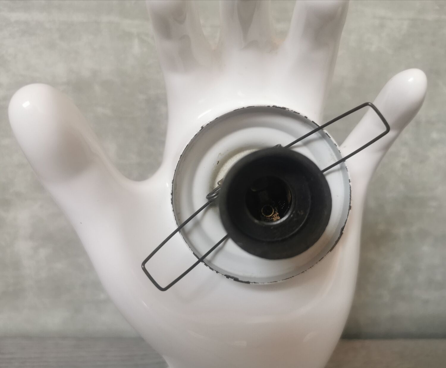 White ceramic hand wall lamp