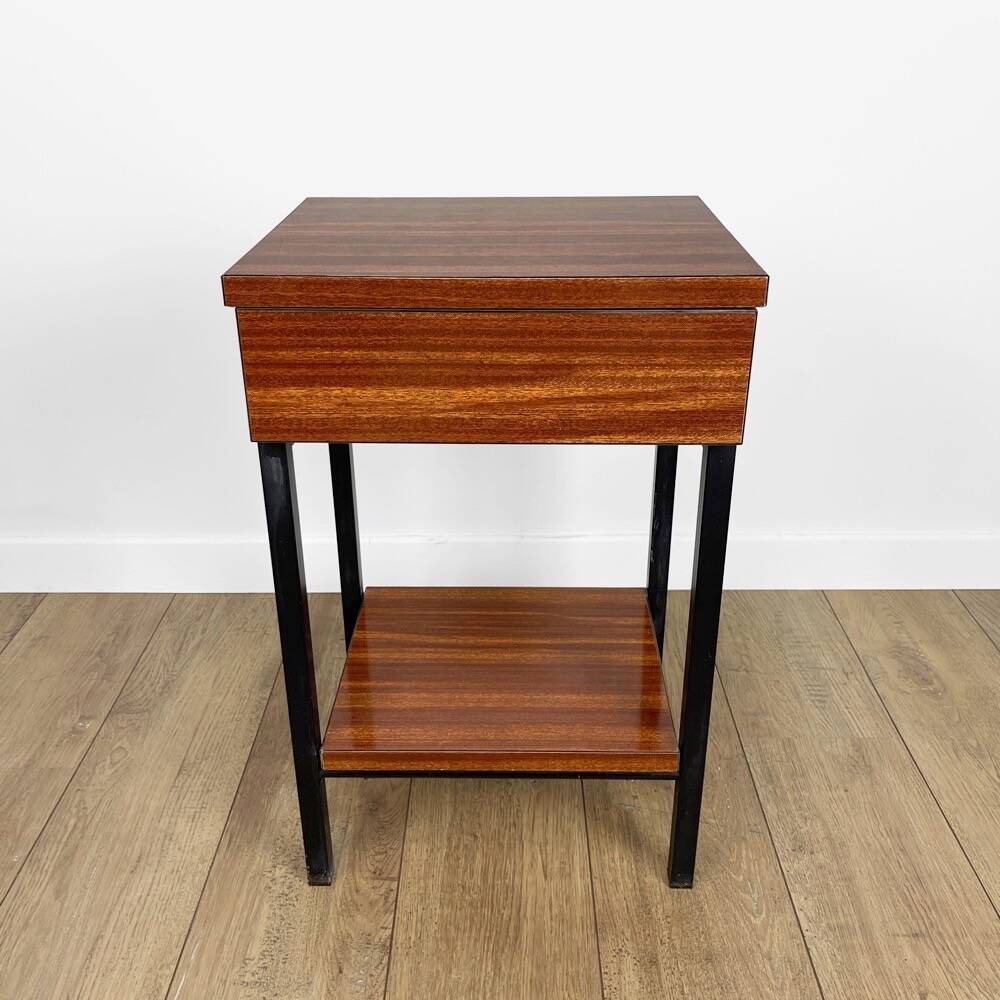 Meuble d'appoint design Formica et métal