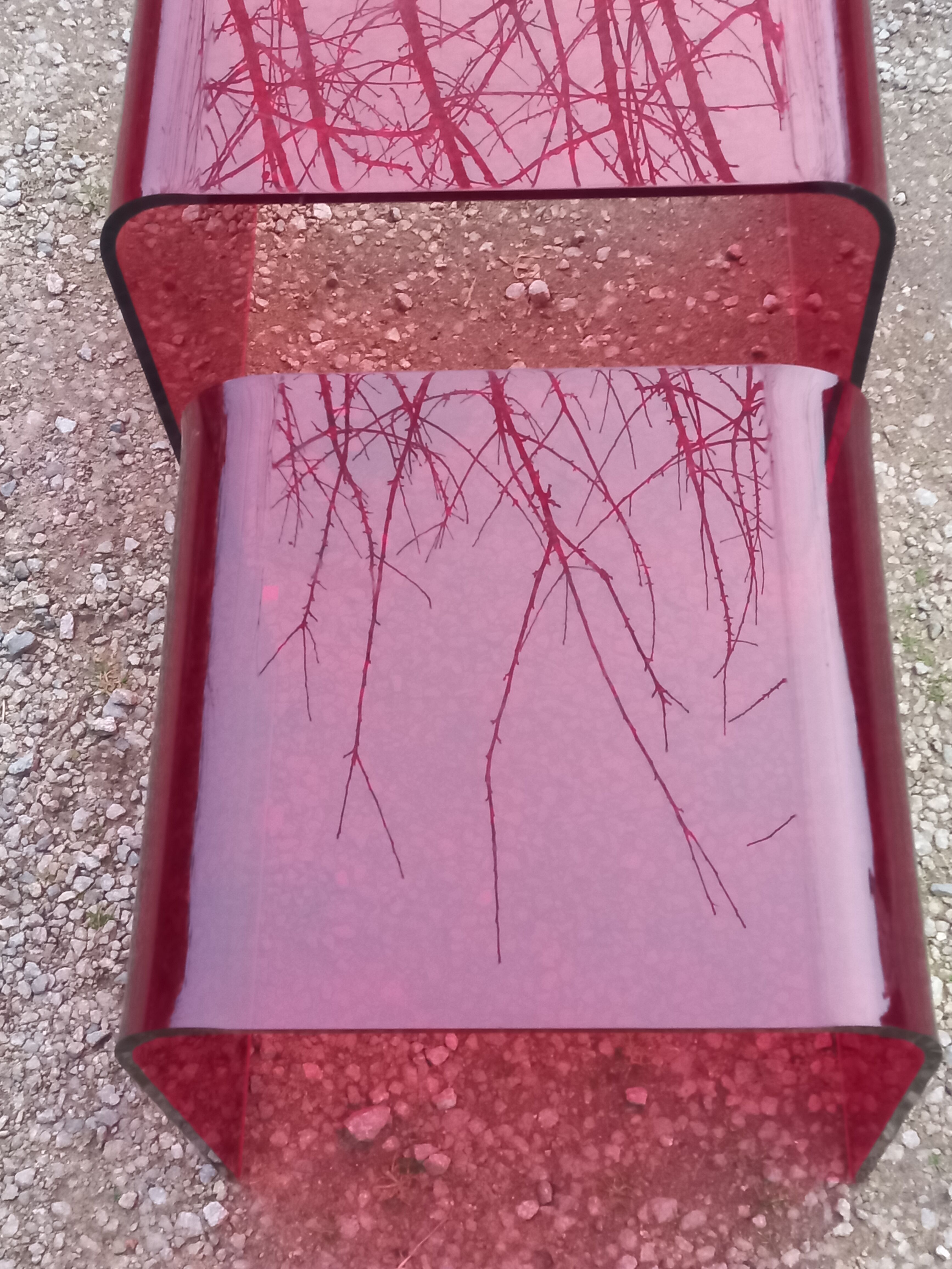 Set of 3 nesting tables in red plexiglass from the 70-80s