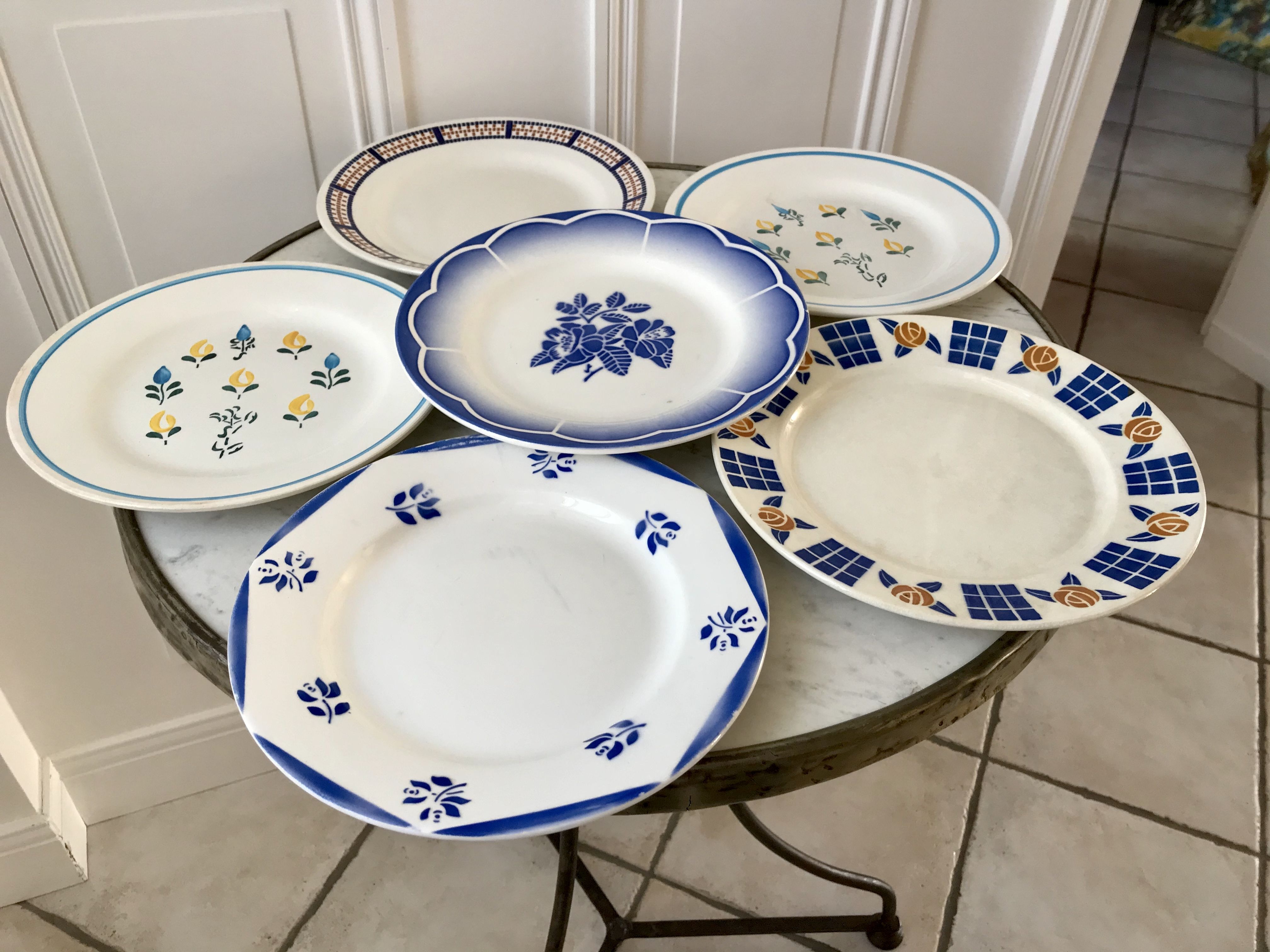 Set of 6 flat plates mismatched Digoin Sarreguemines