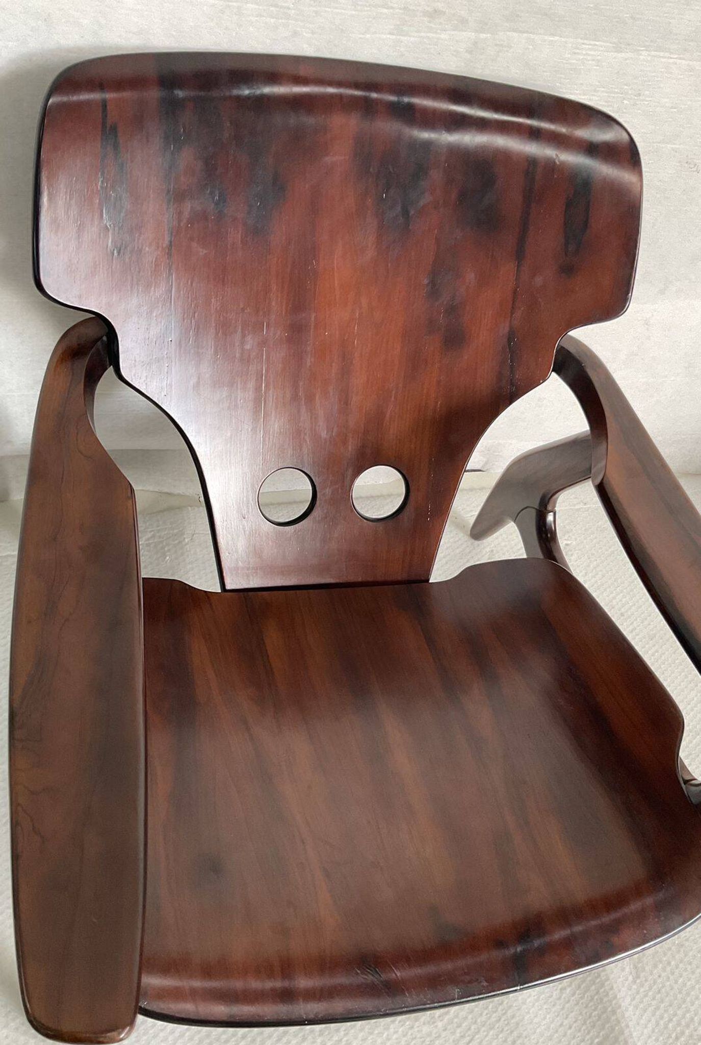 Pair of Diz armchairs, Sergio Rodrigues