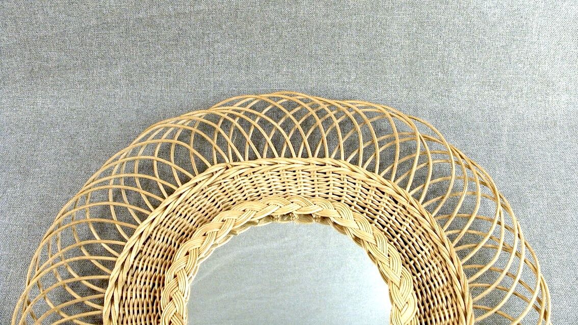 Vintage mirror in rattan  43cm