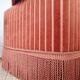 Pouf coffre ancien en velours rose à rayures