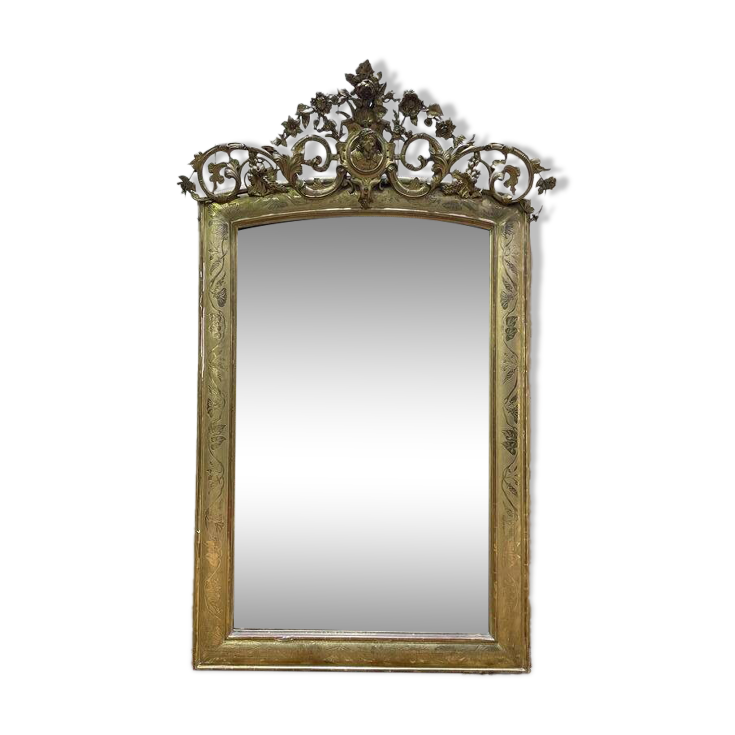 Miroir époque Napoléon III à fronton  à la feuille d'or