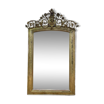 Miroir époque Napoléon III à fronton  à la feuille d'or