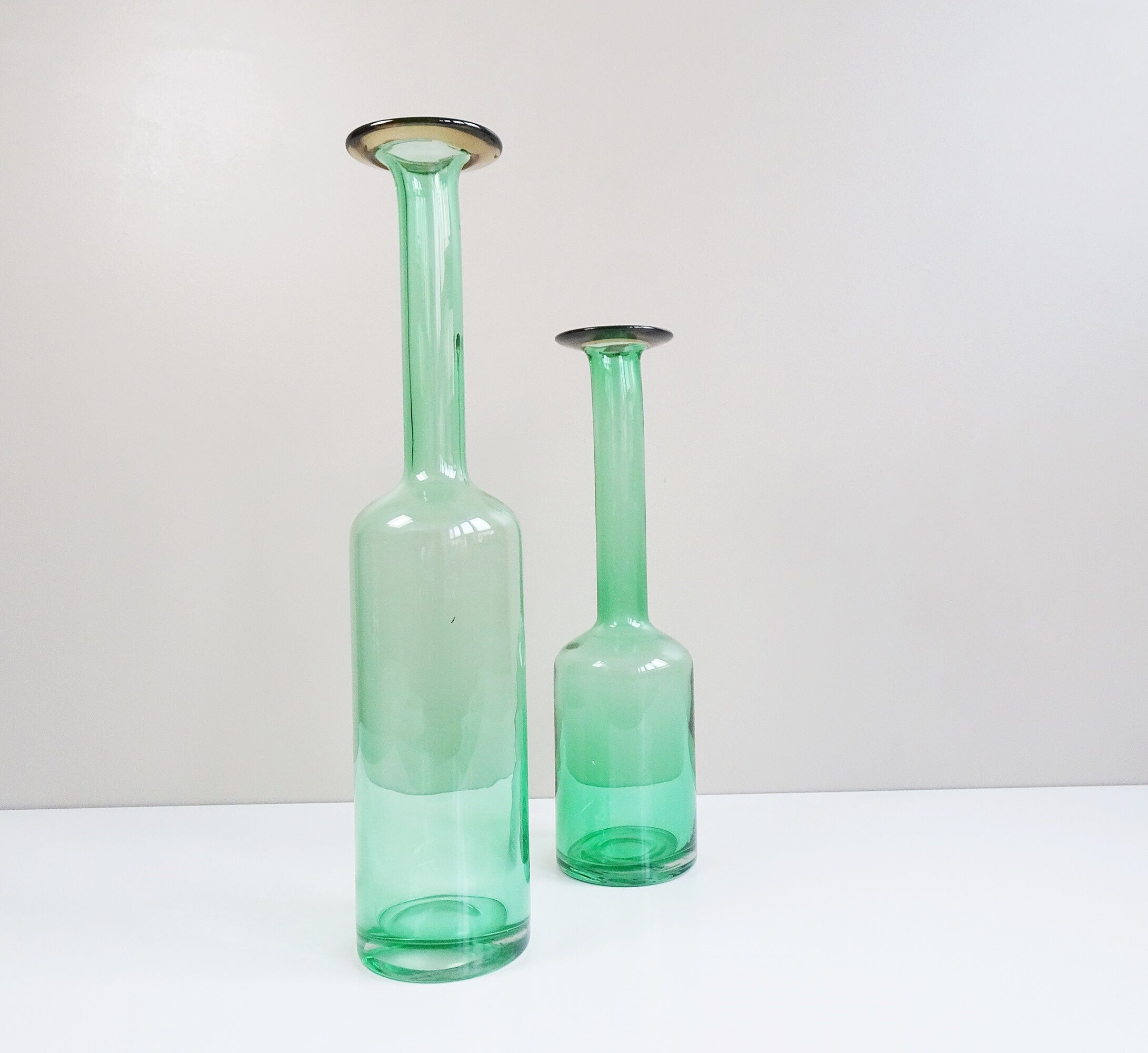 Vases bouteilles en verre vert de Villeroy et Boch
