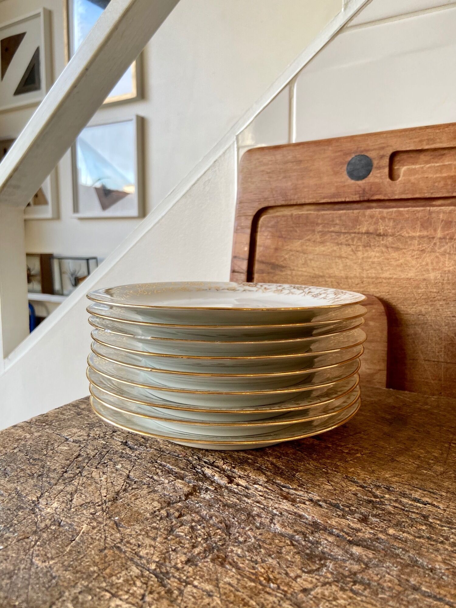 Set of 9 dessert plates in white and gold porcelain