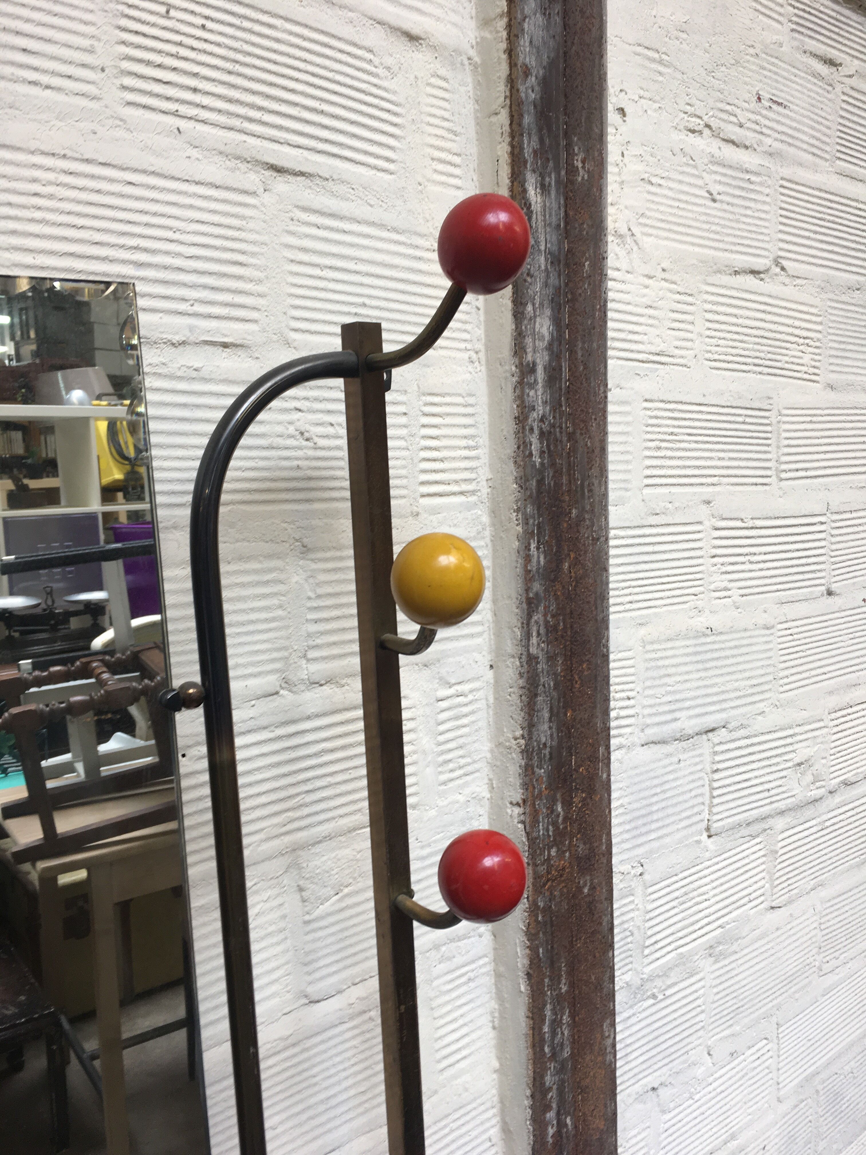 Wall coatrack