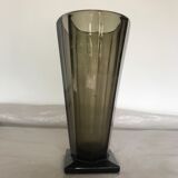 Vase en verre noir