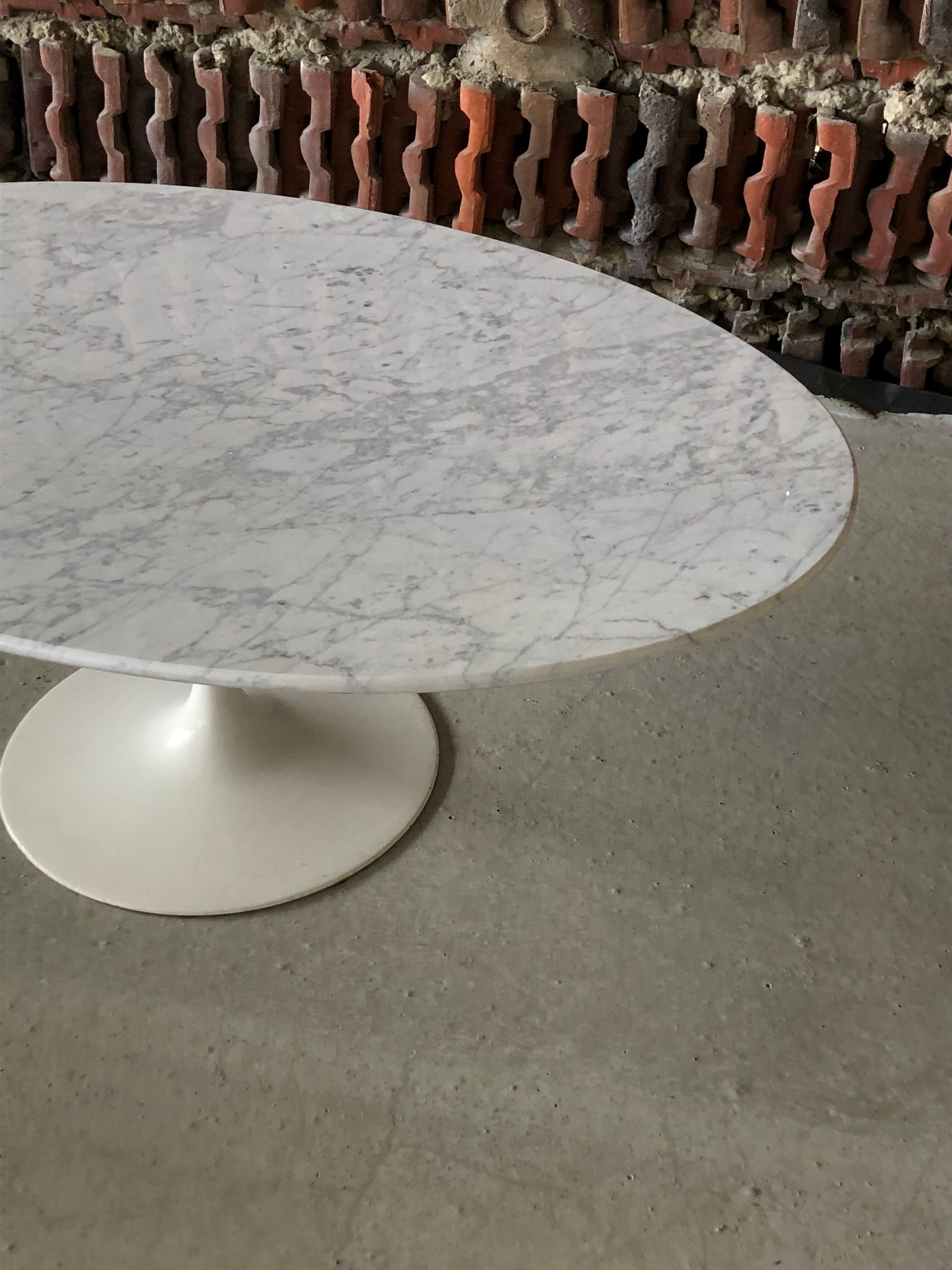 Coffee table by Saarinen Eero for Knoll 1960