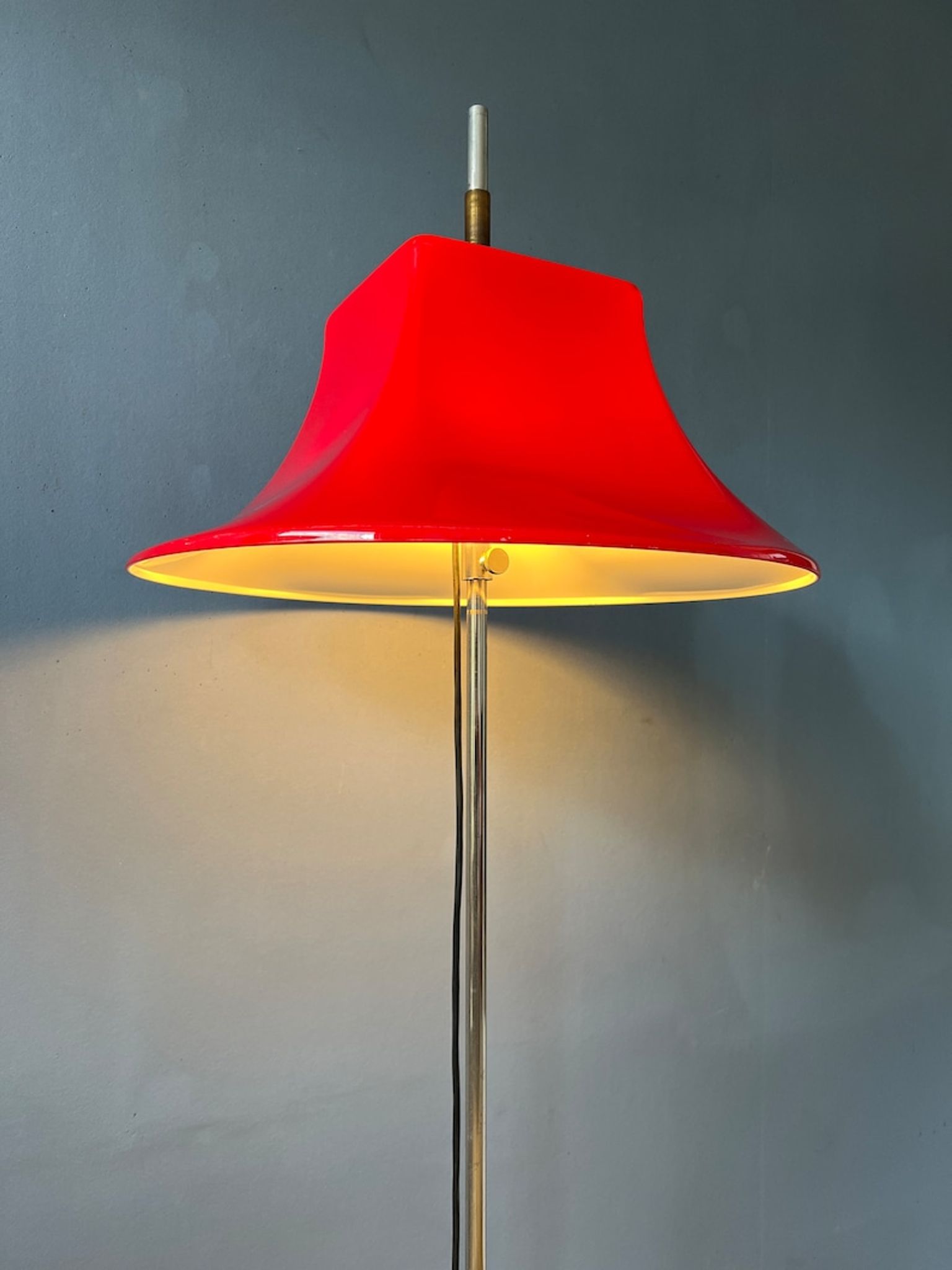 Lampadaire rouge Willem Hagoort