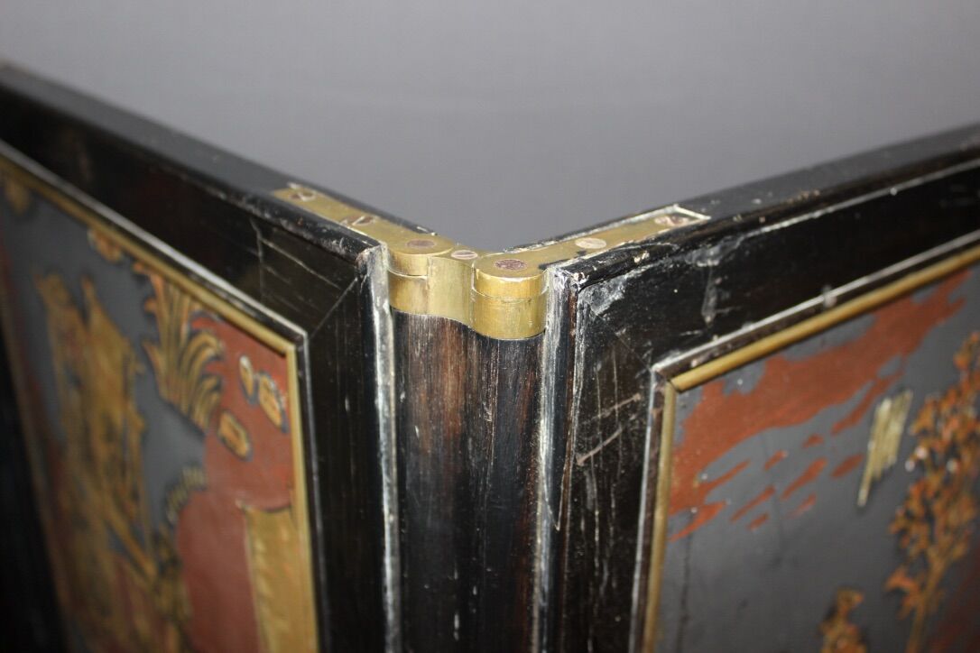 Screen with Japanese decor and black lacquer