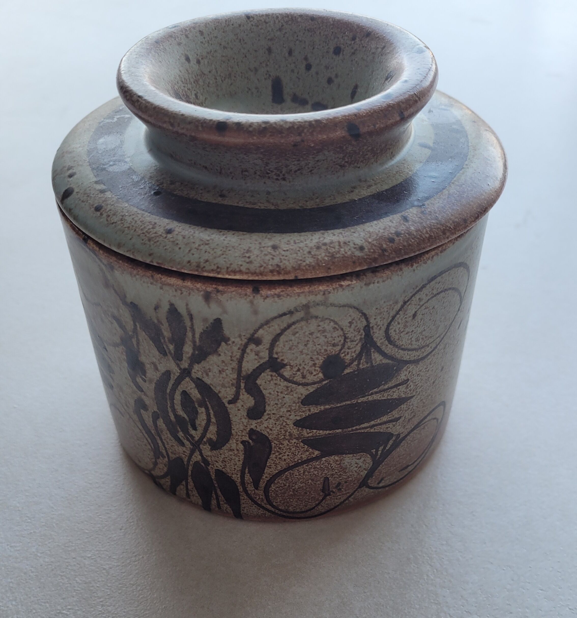 Butter maker with water in gres