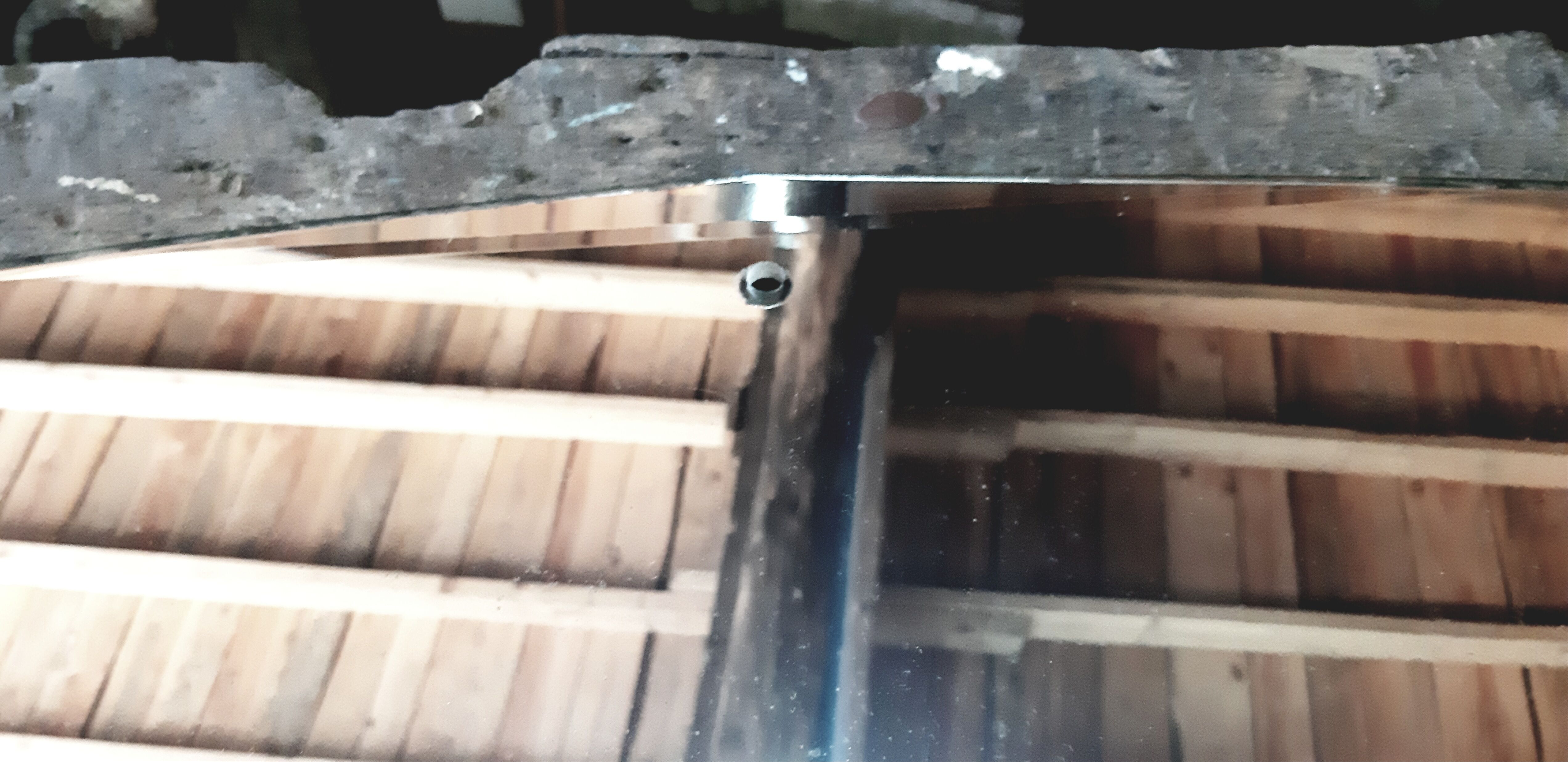 Long and beveled mirror