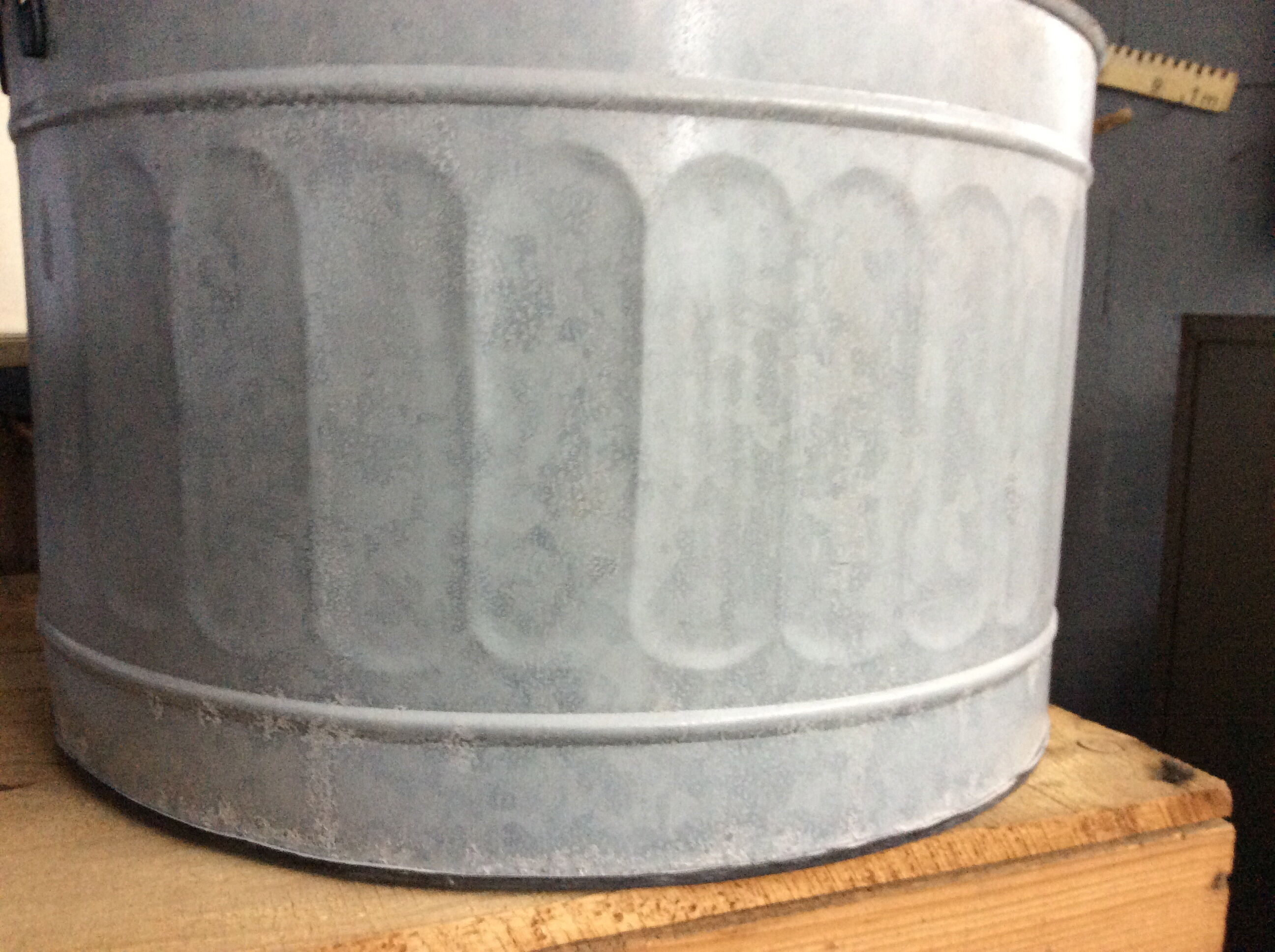 Zinc washtub metal basin