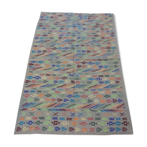tapis ethnique multicolore