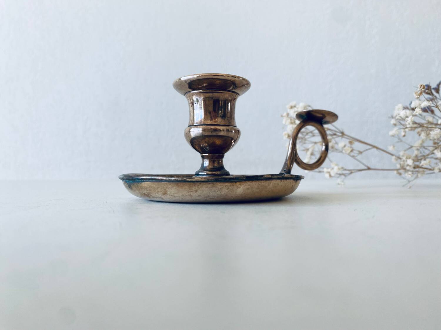 Brass thumbscrew candle holder