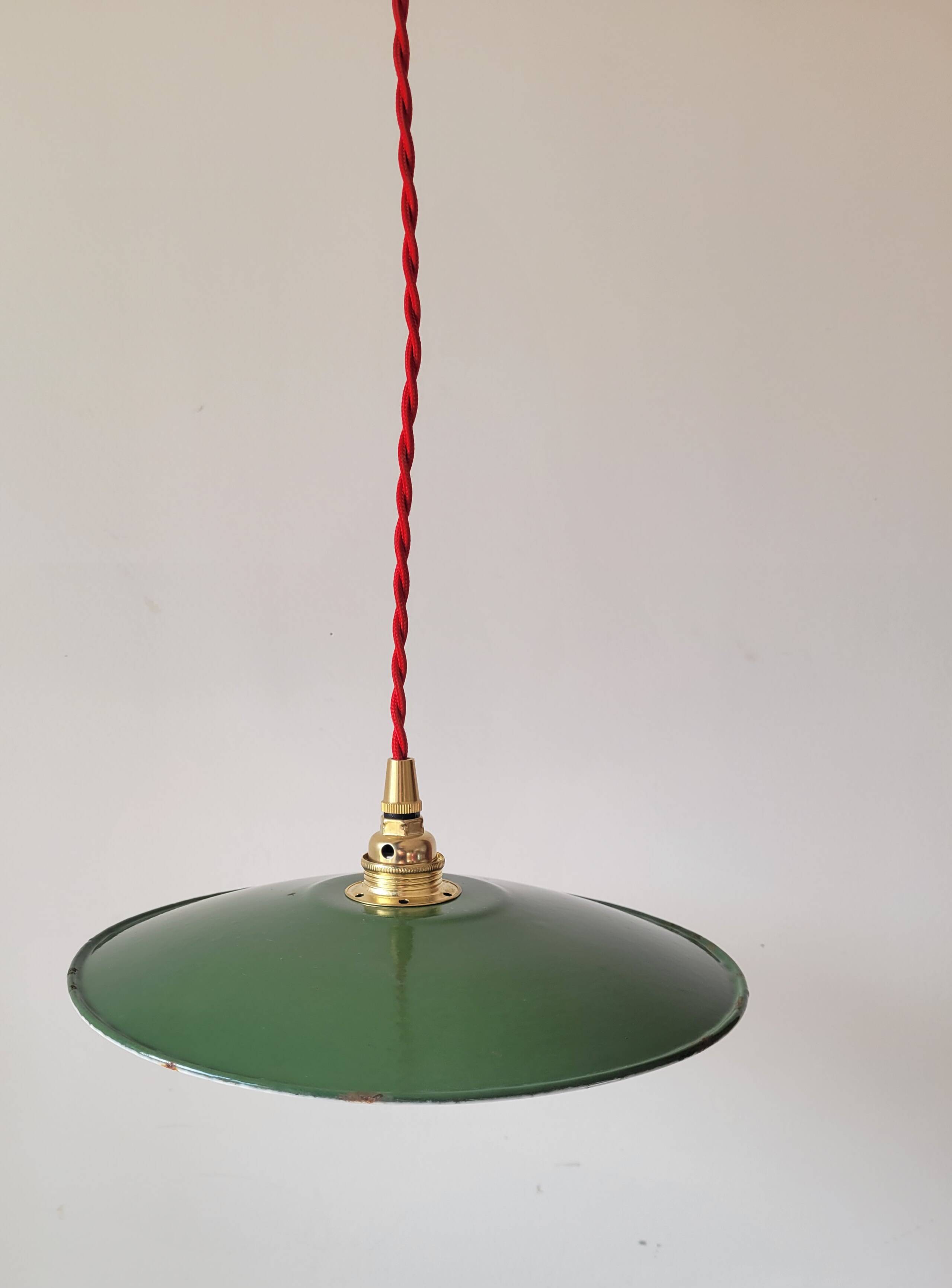 Suspension d'atelier en tôle émaillée vertee et blanche