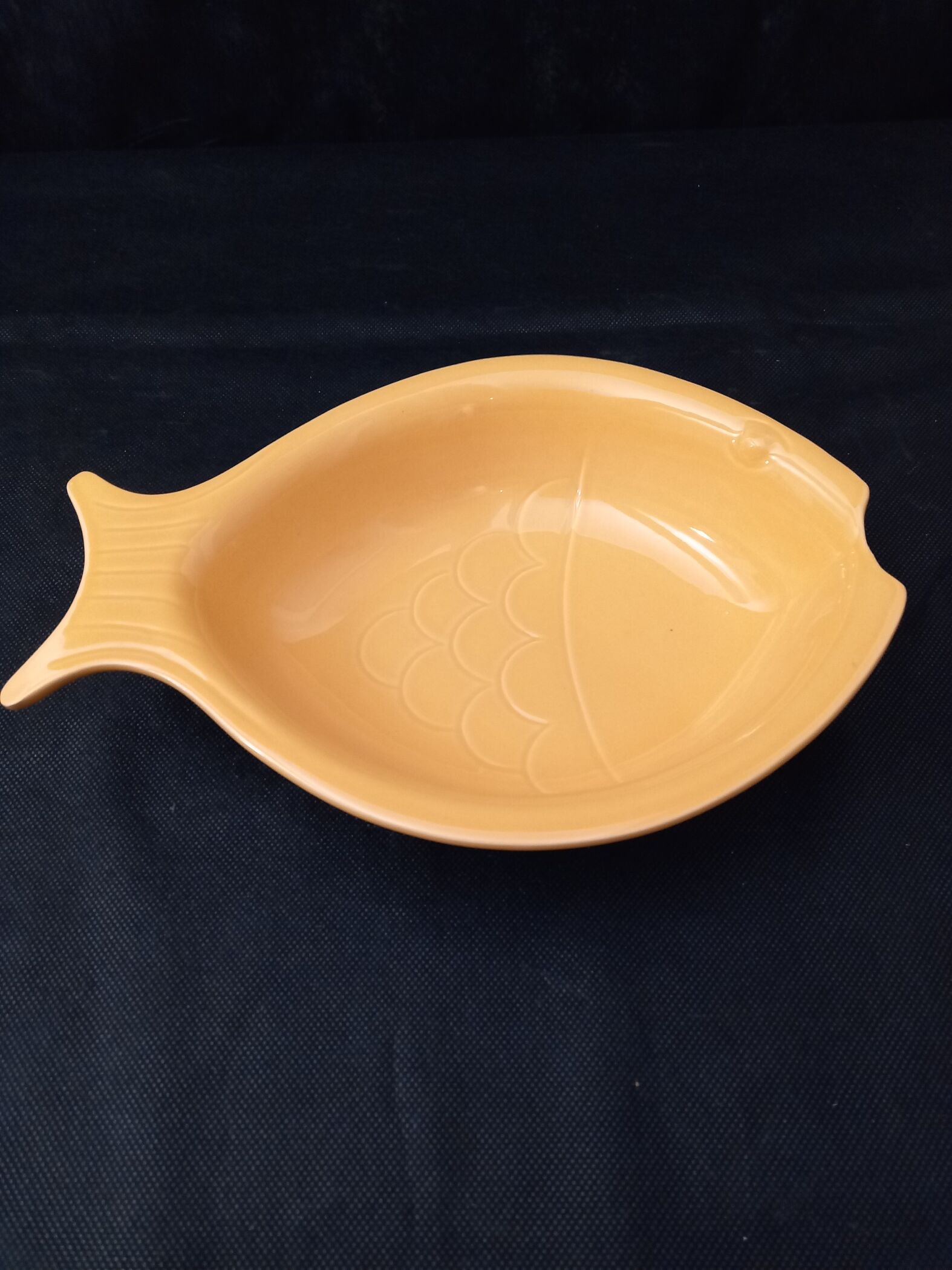 Vintage cooking dish or mold in the shape of fish Appolia France