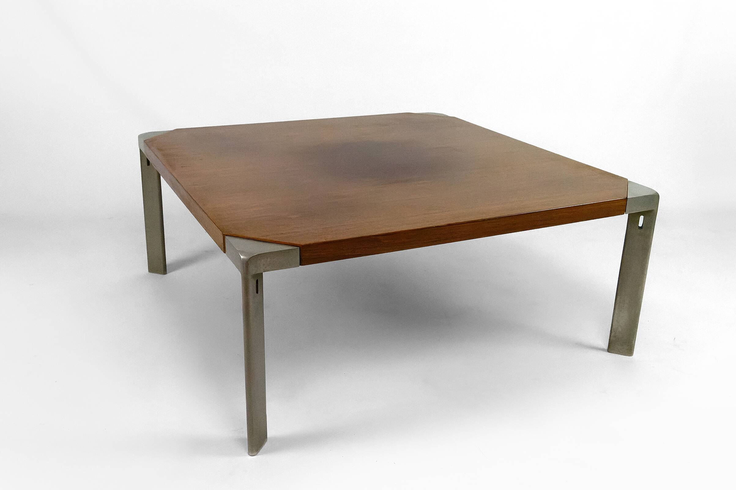 Walnut and aluminum coffee table, by Osvaldo Borsani for Tecno, Italy, Circa 1970