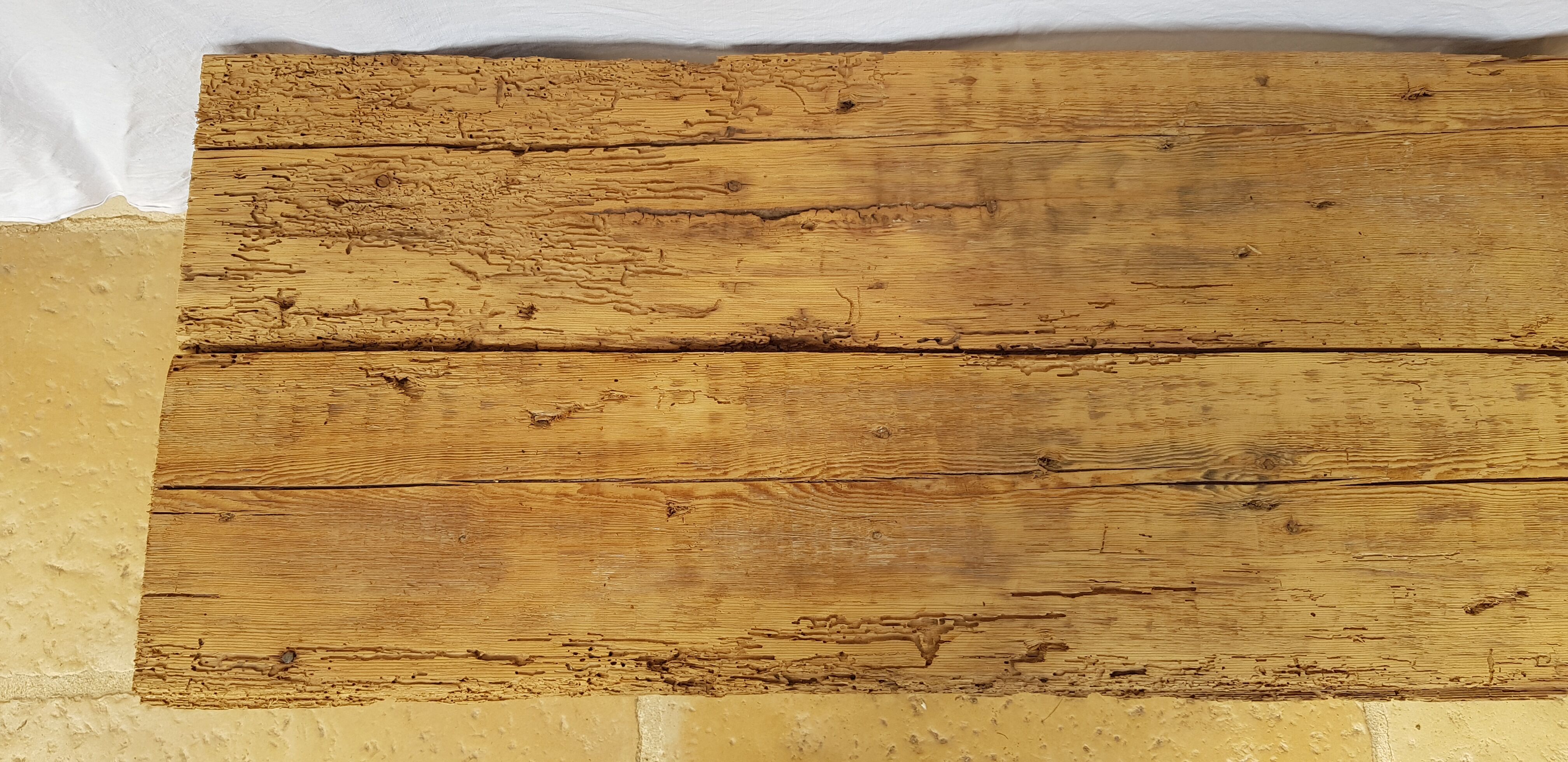 Coffee table wabi sabi