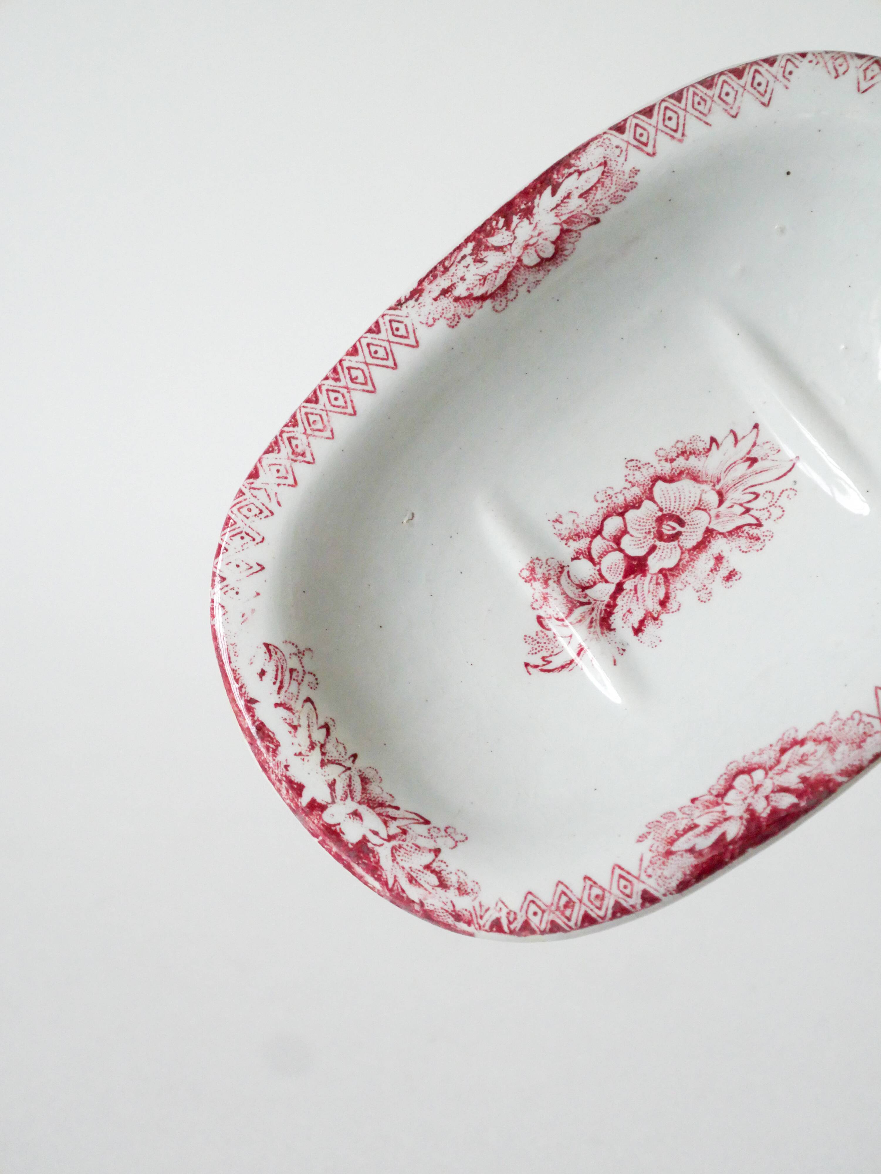 Small soap dish in Iron Earth, Pink, late 19th century