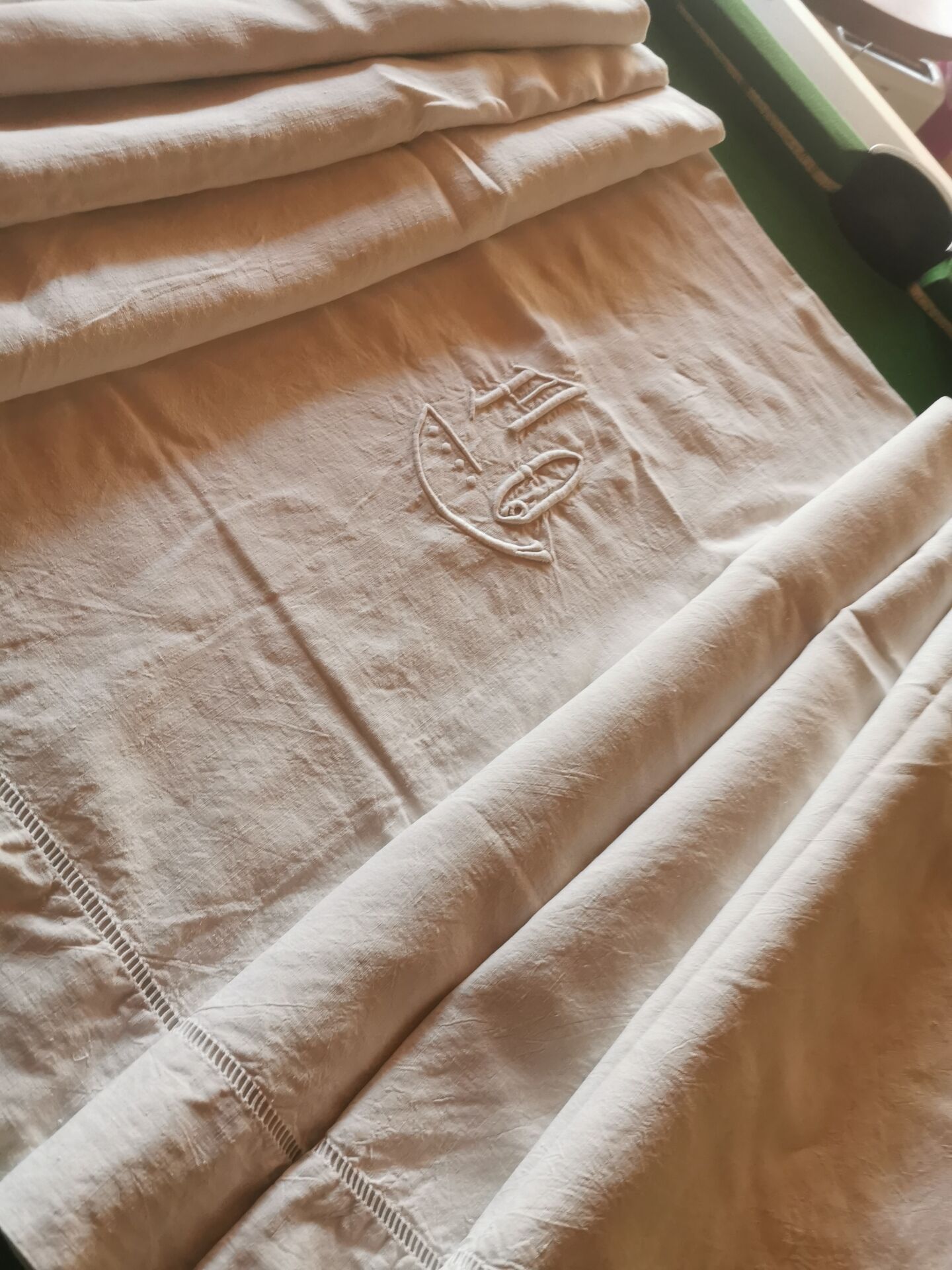 Drap ancien en lin monogrammé 3,40x2,20 m