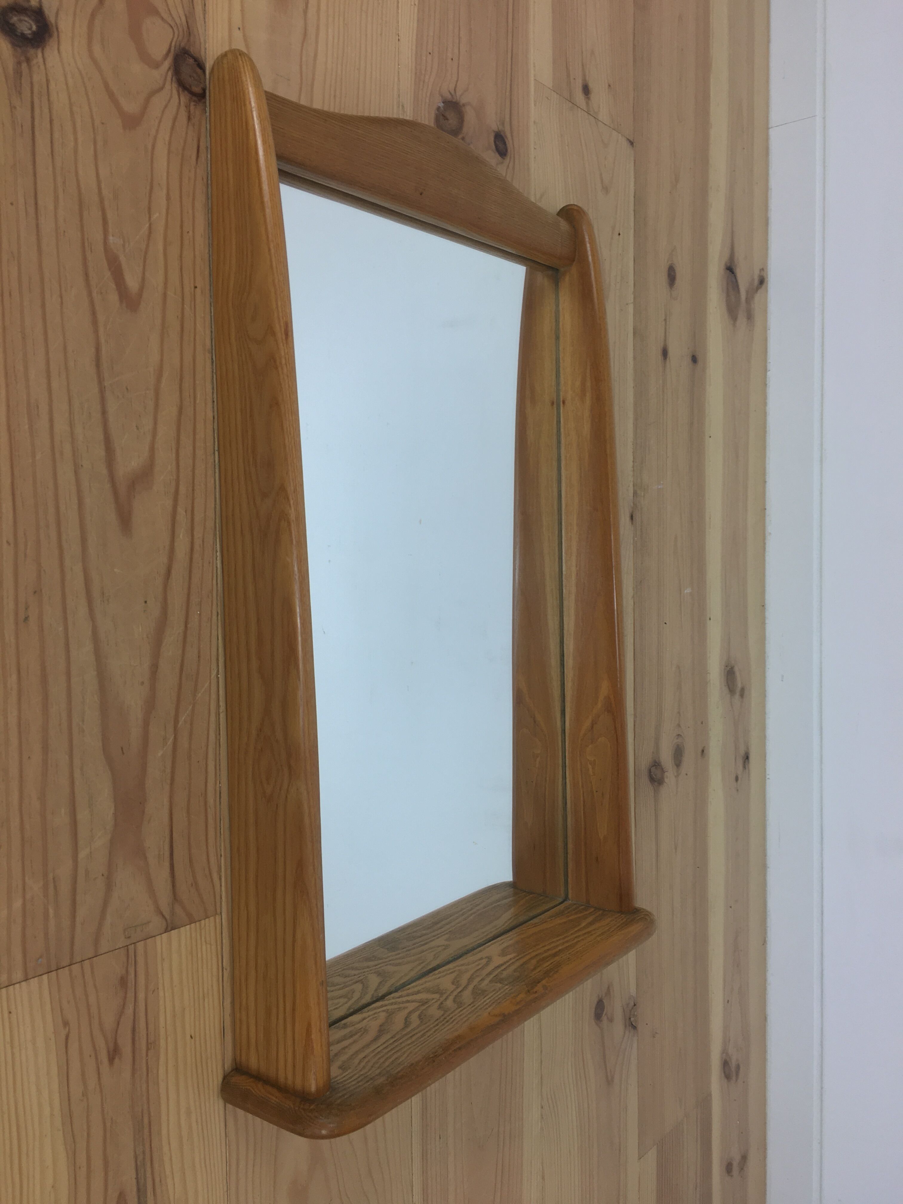 Tablet mirror, solid wood