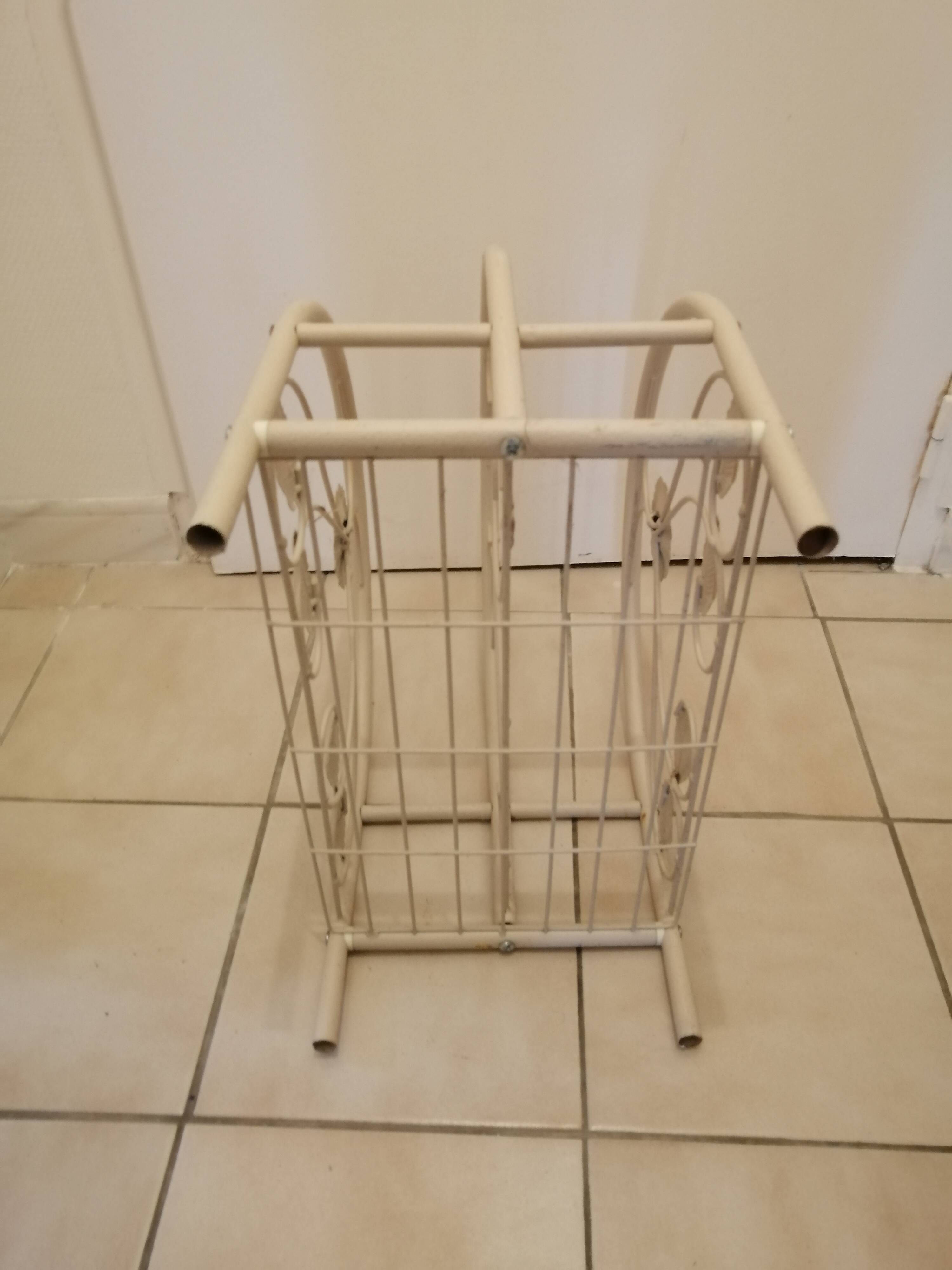 Metal magazine holder