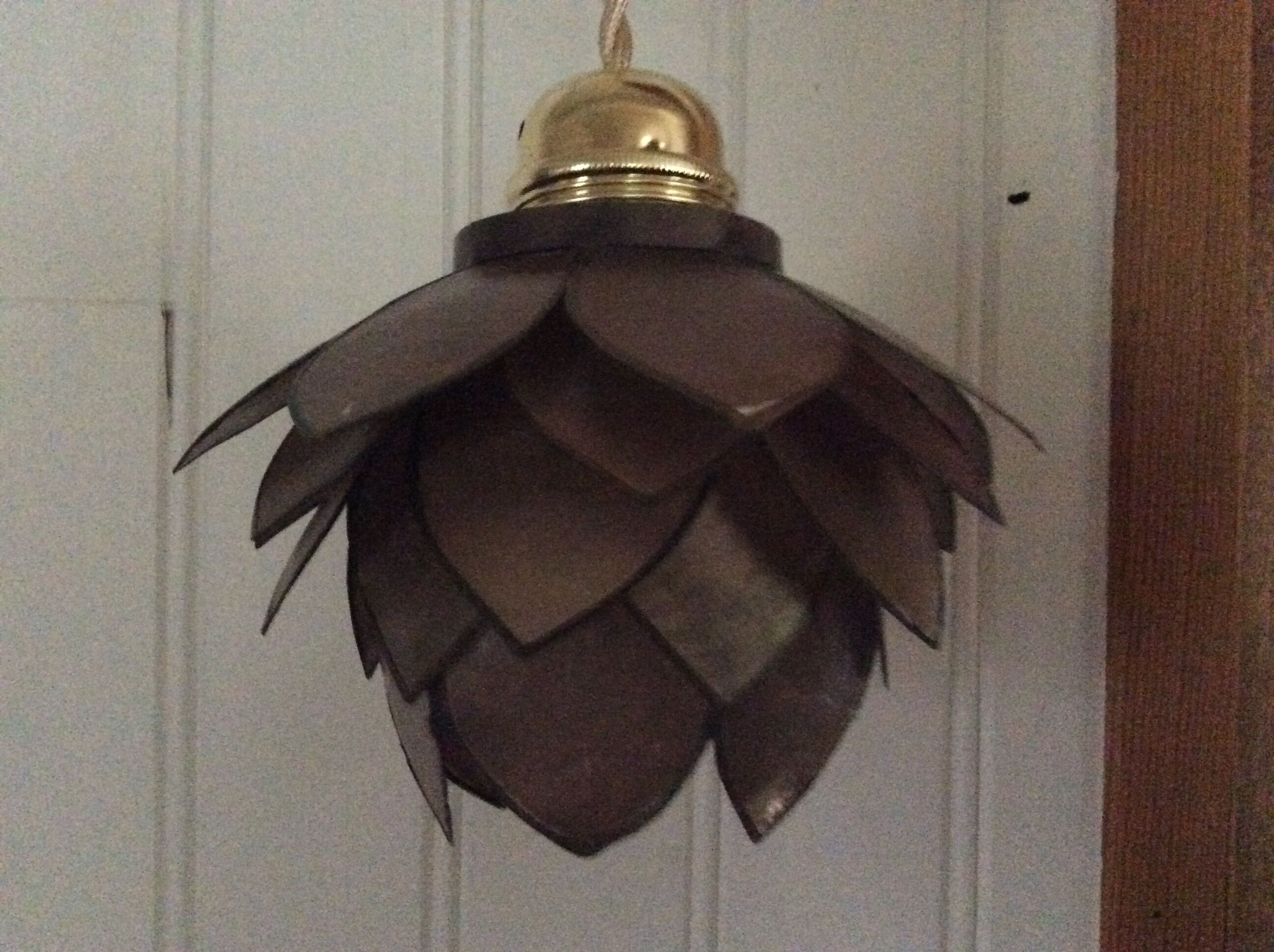 Mother-of-pearl suspension