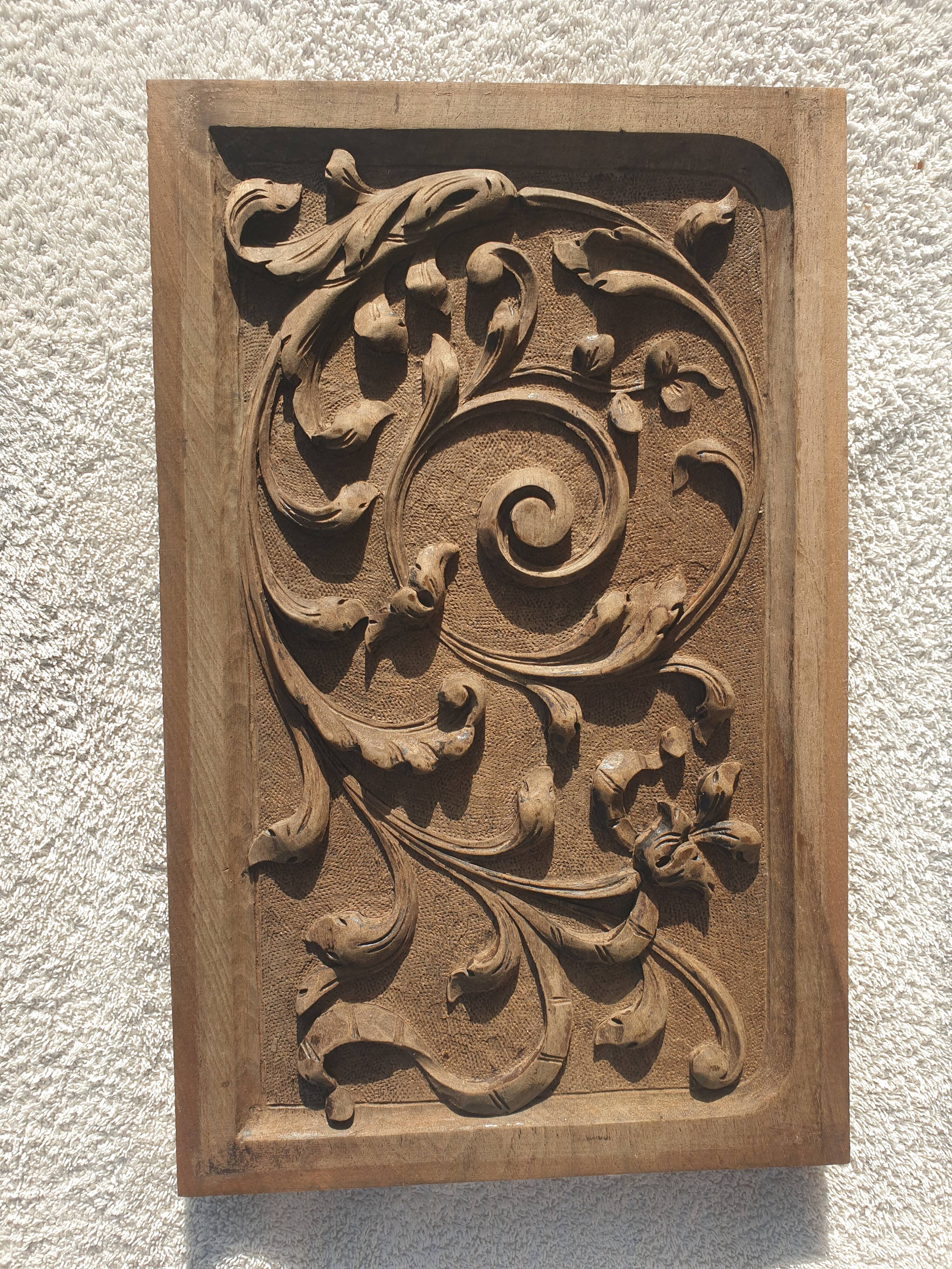 Pair of pediment / bas relief / carved wooden plaque
