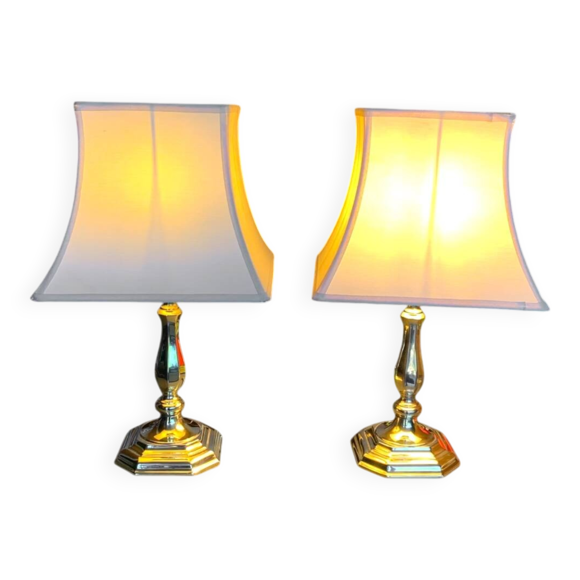 Paire de lampes d’appoint en laiton doré – Massive – années 80