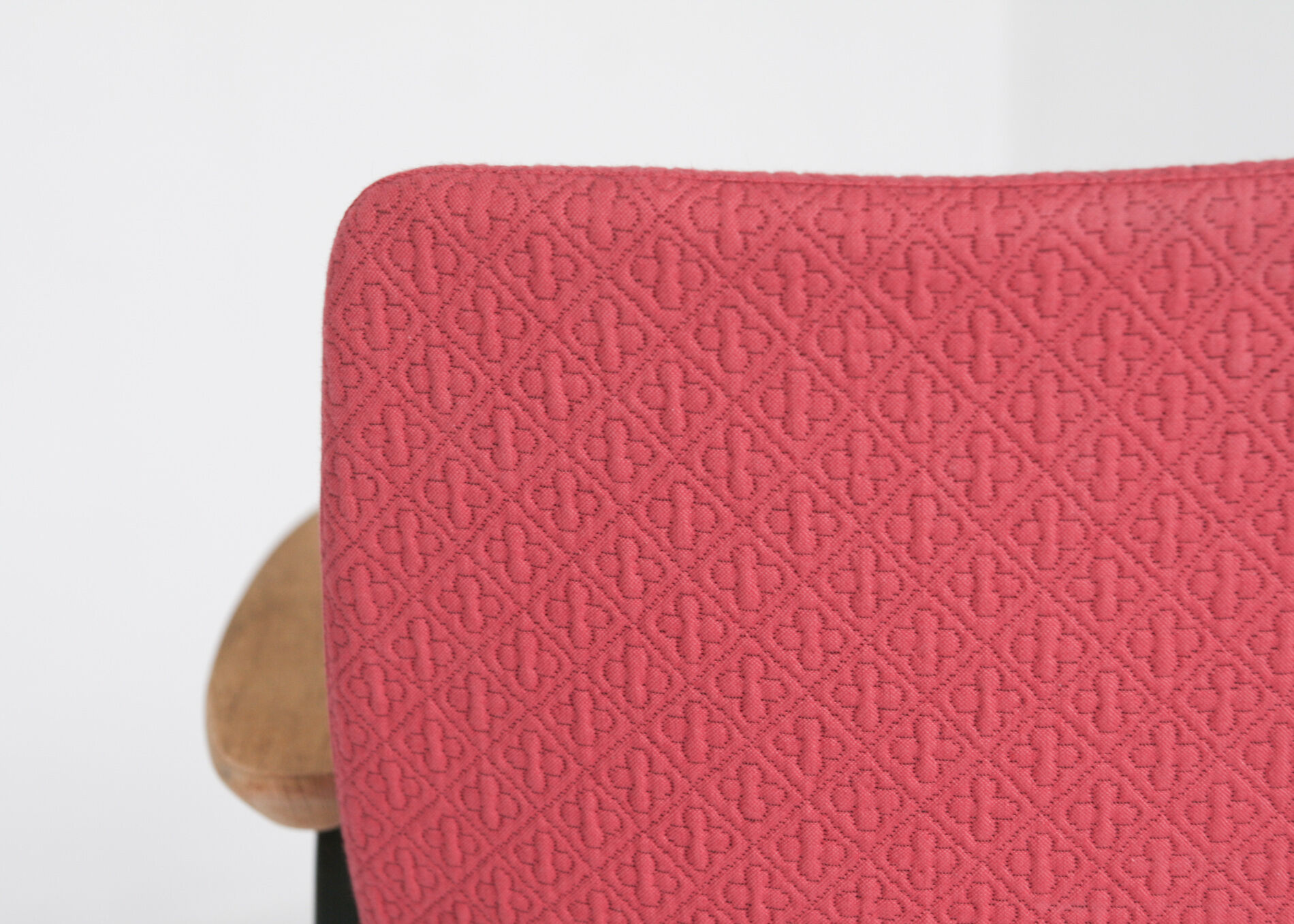 Salmon Shell Lupina Chair by Niko Kralj