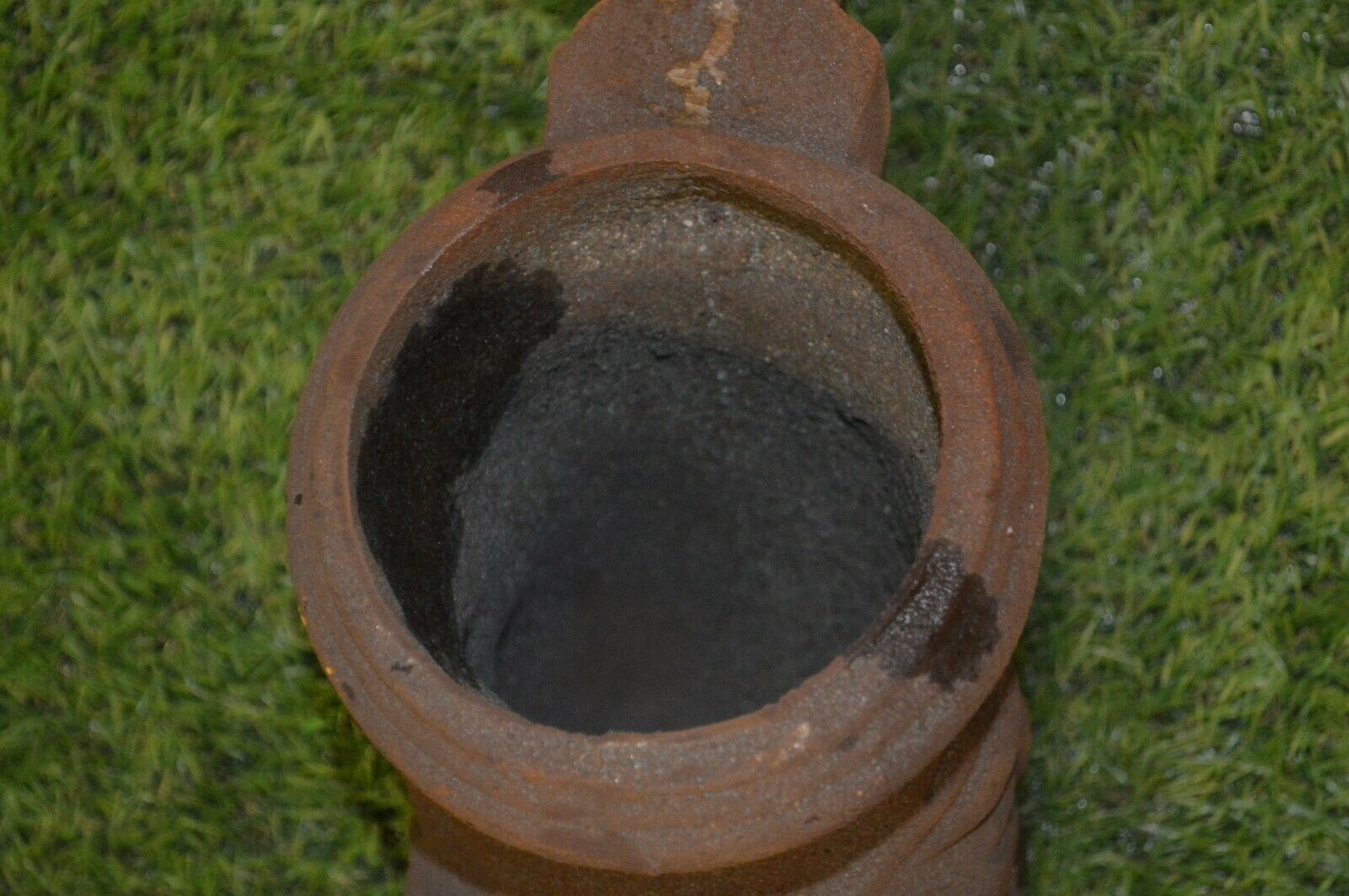 Cast iron gutter descent