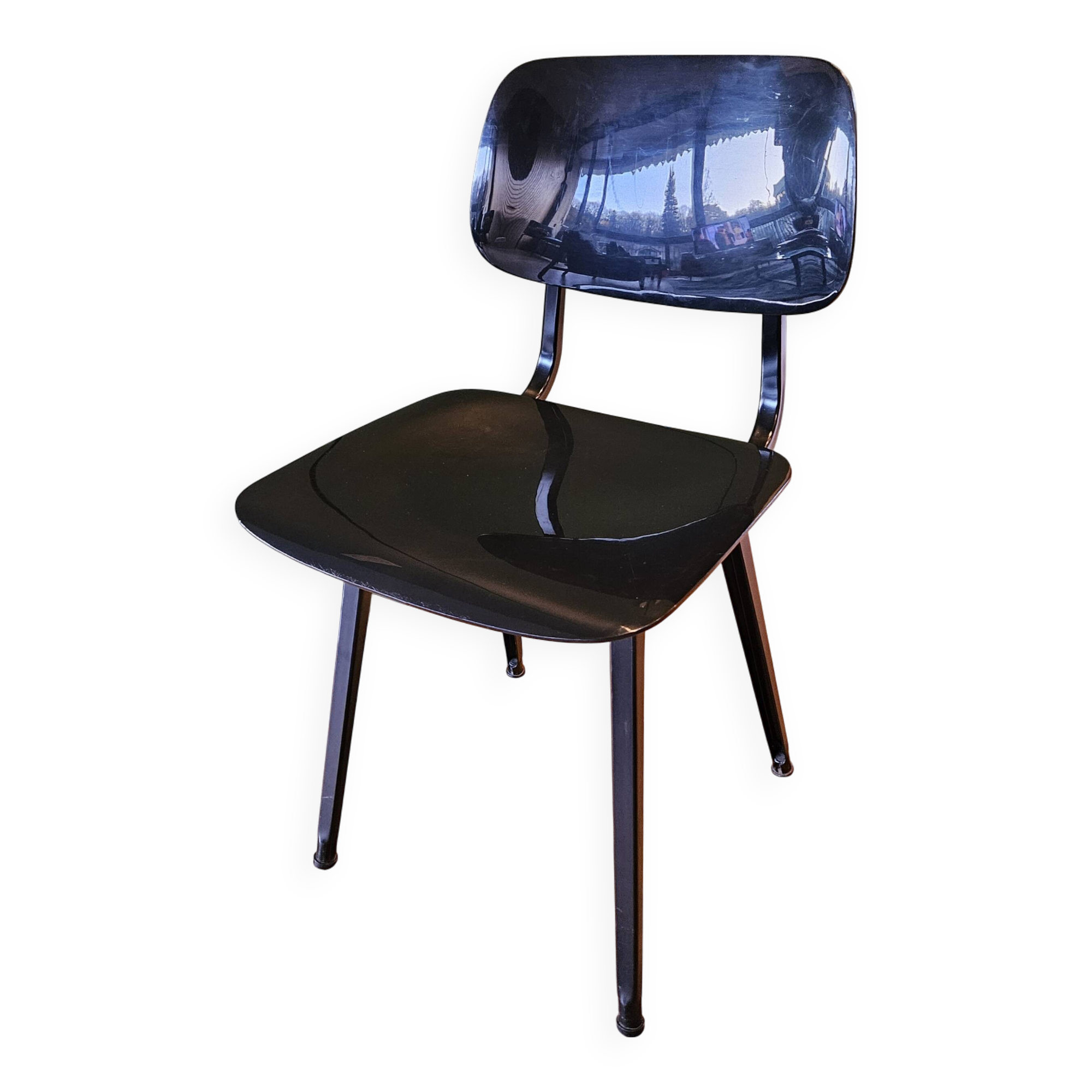 Revolt Friso Kramer Chair
