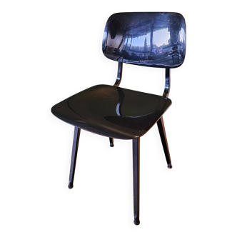 Revolt Friso Kramer Chair