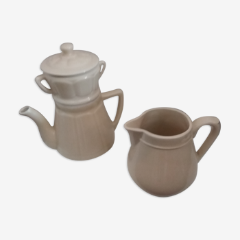 Milk pot and coffee maker /old teapot