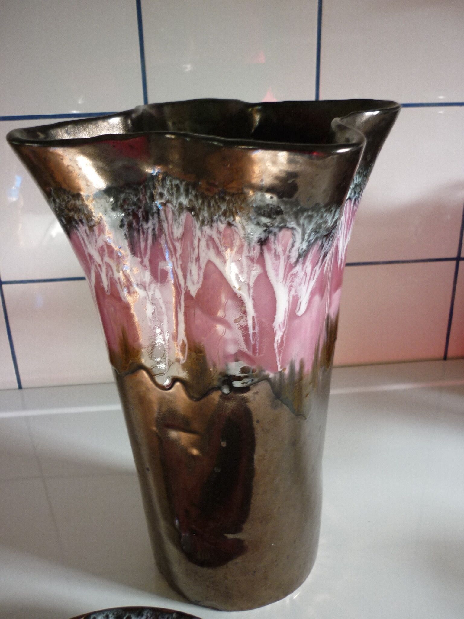 Vase and ceramic plate from the 1960s