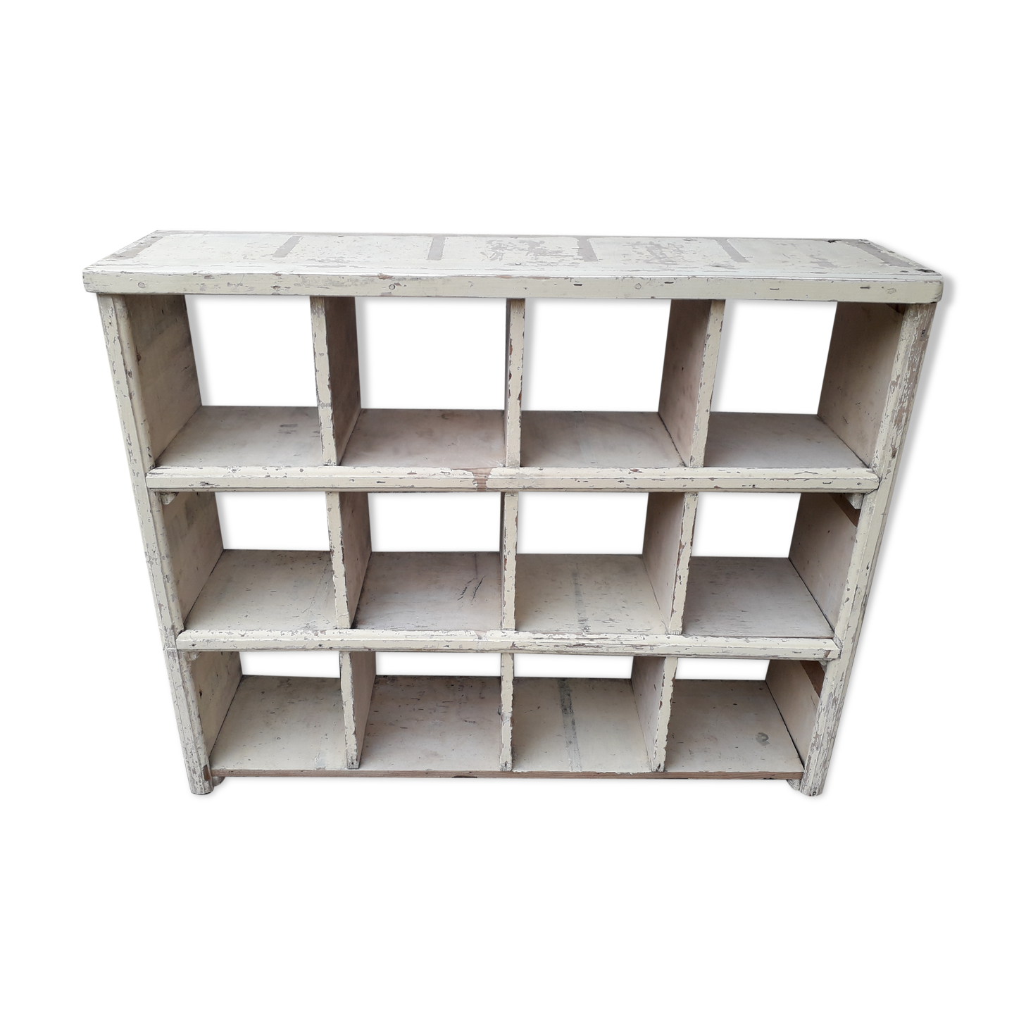 Rustic patinee shelf