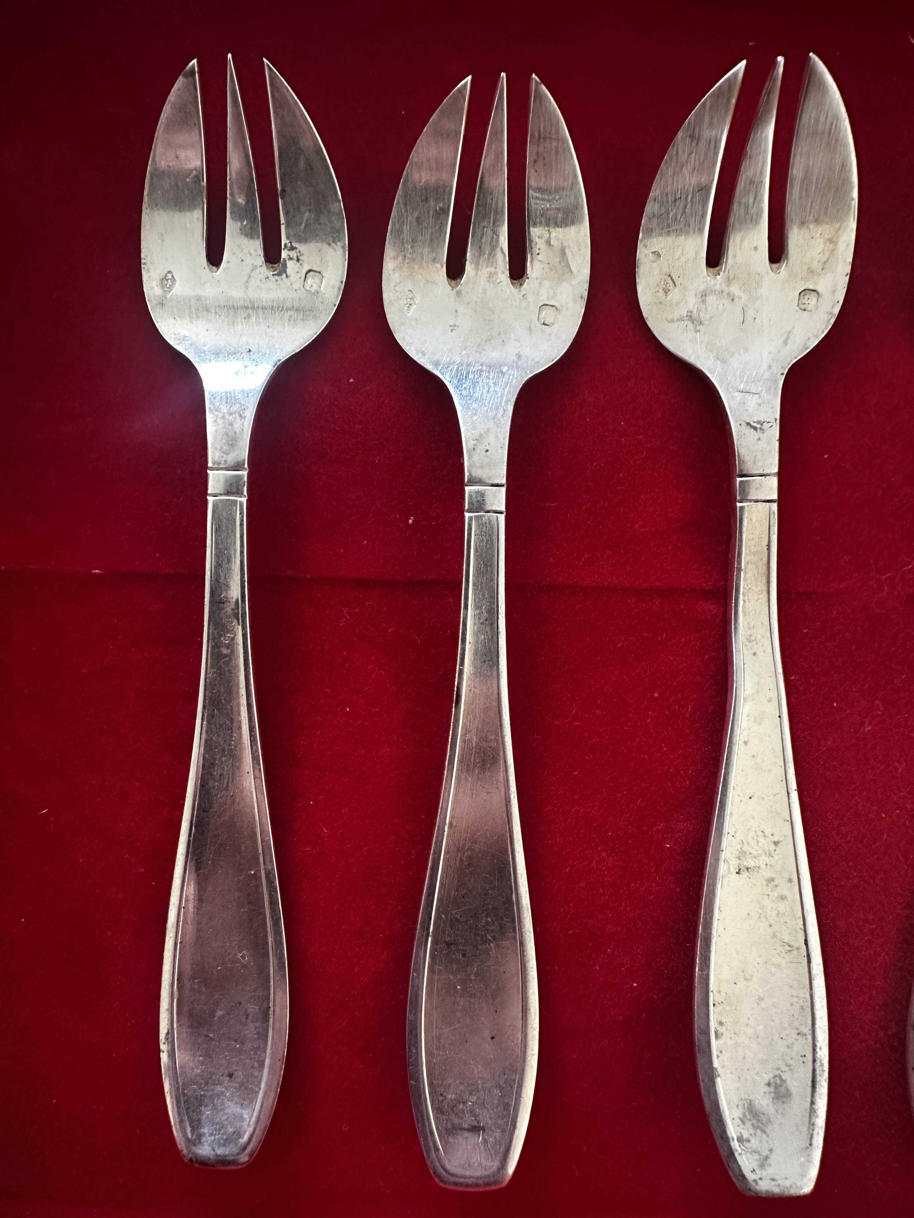 6 Oyster forks, Art Deco period 1930 - solid silver, initials YD