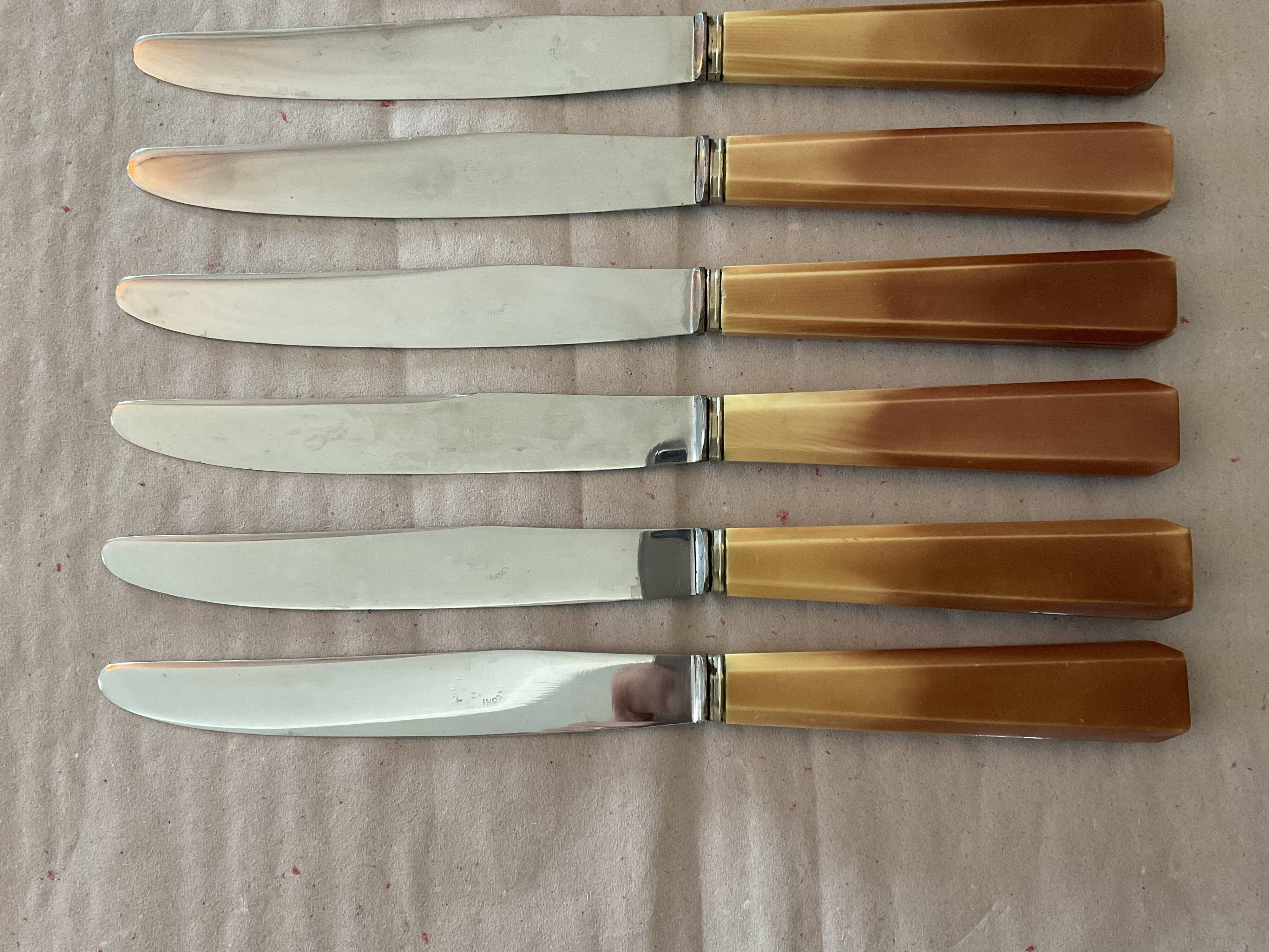 12 couteaux
