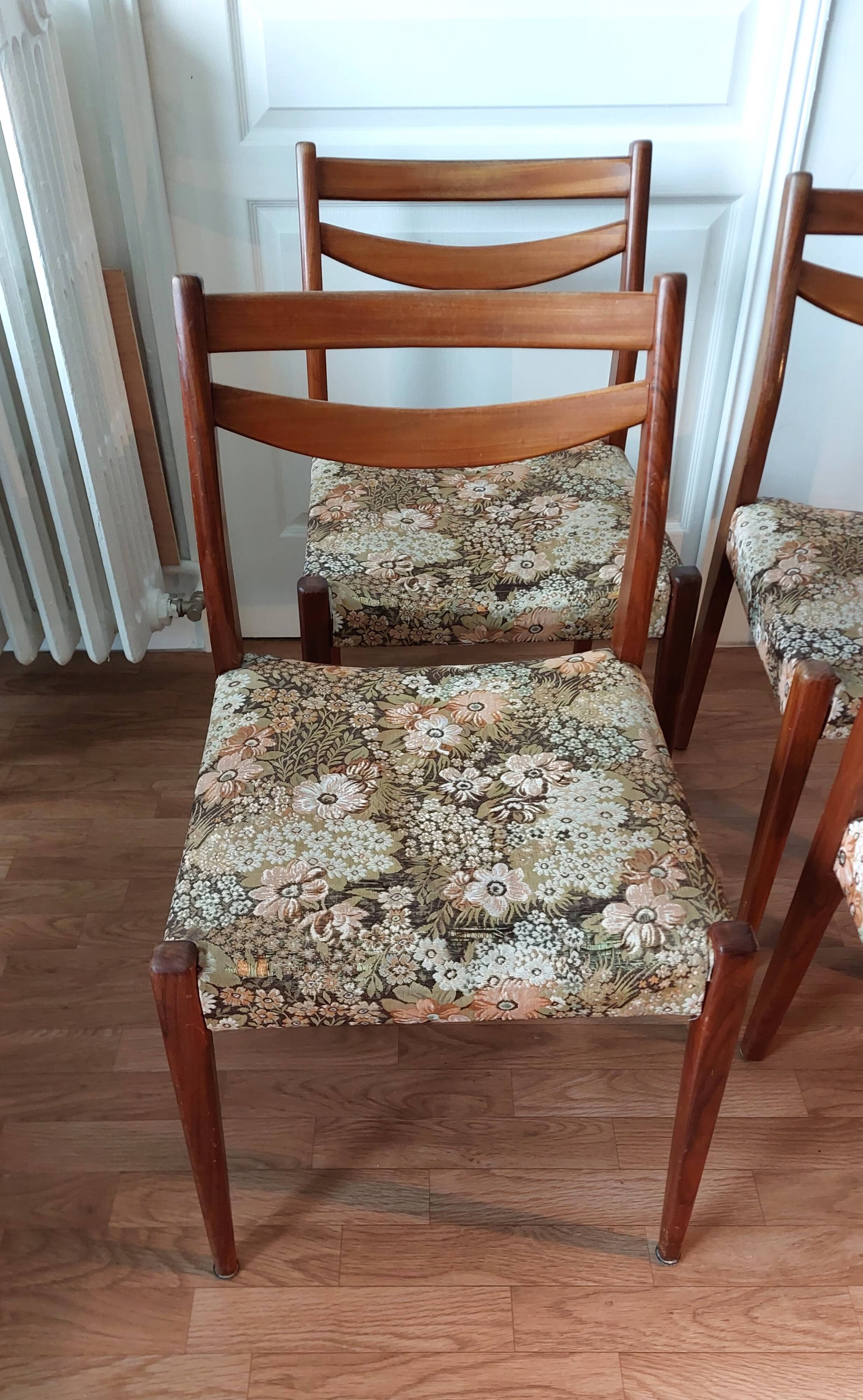 Série de 4 chaises scandinaves en palissandre 1960.