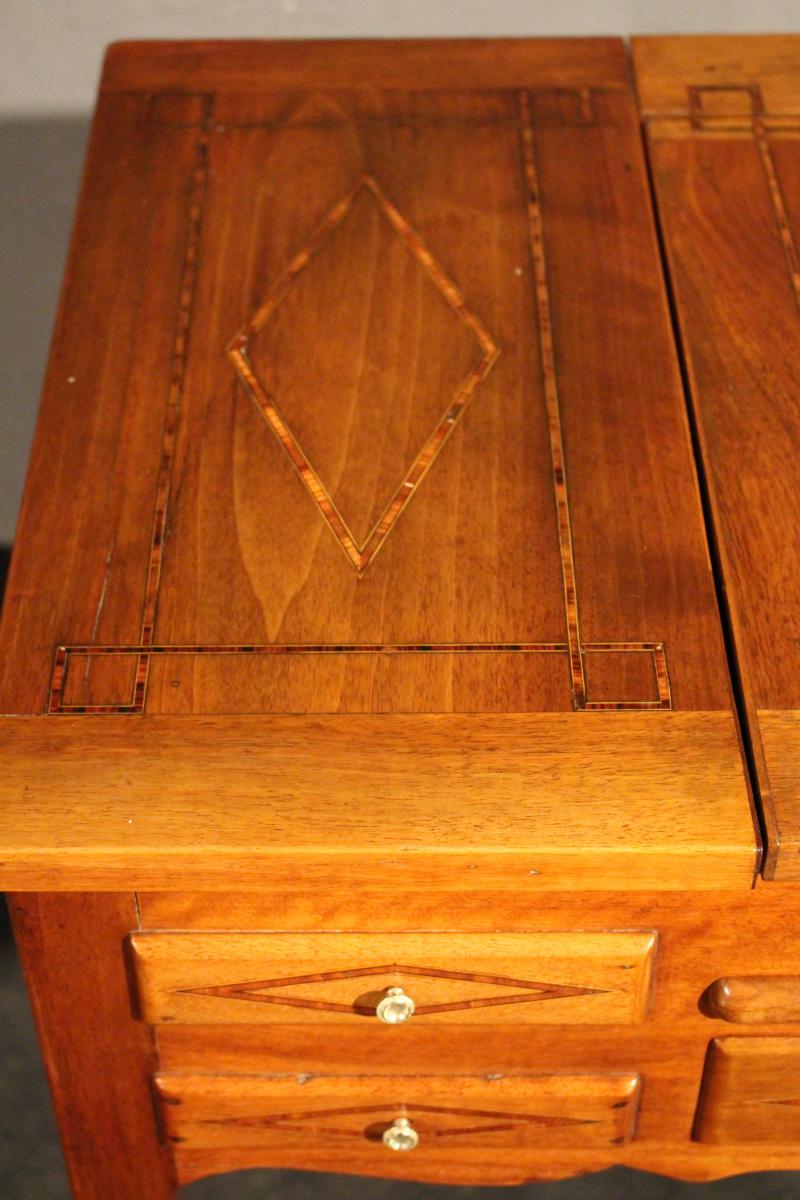 18th century hairdresser