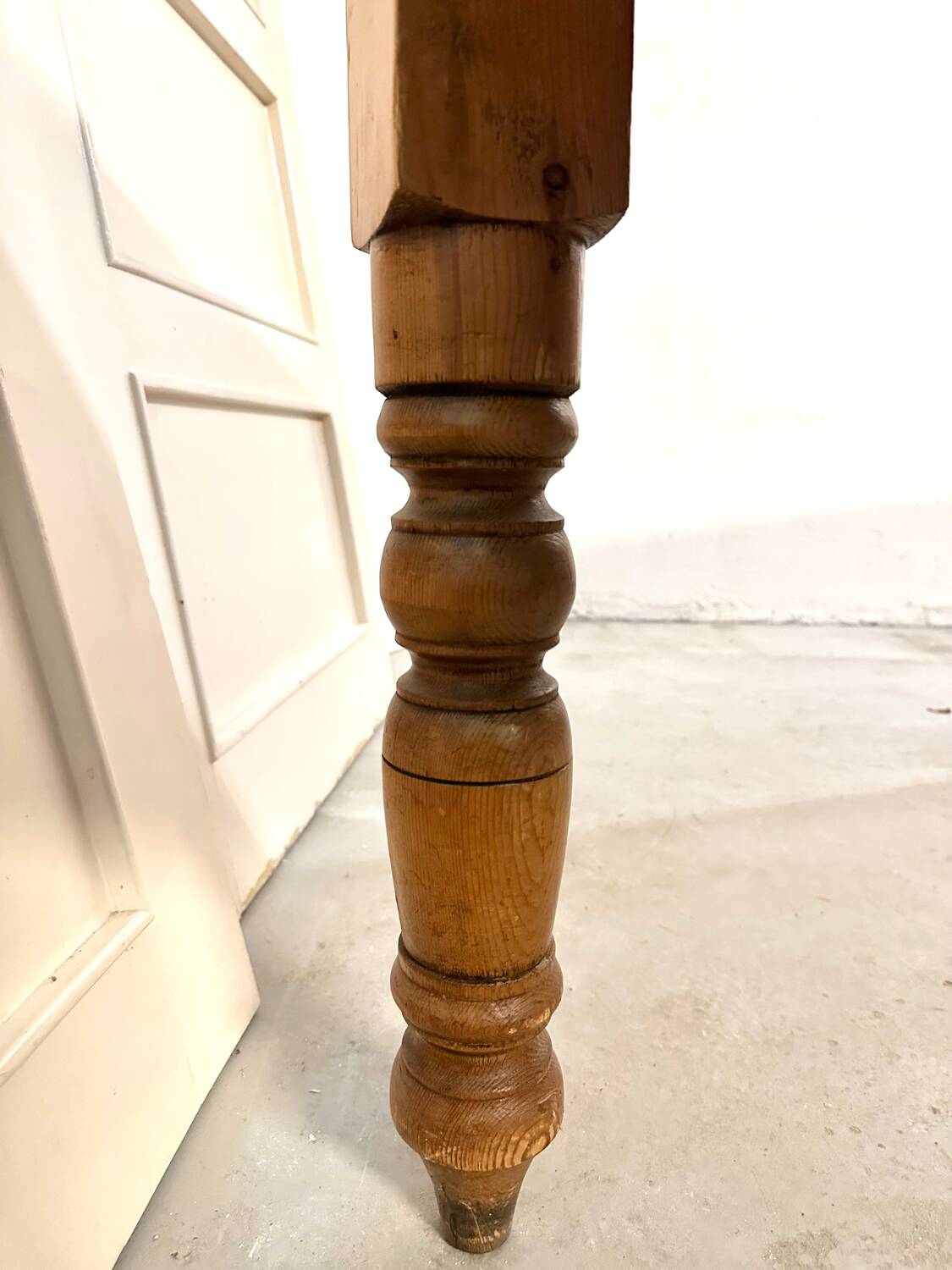 English farmhouse table in solid pine from the late 19th century, L187cm.
