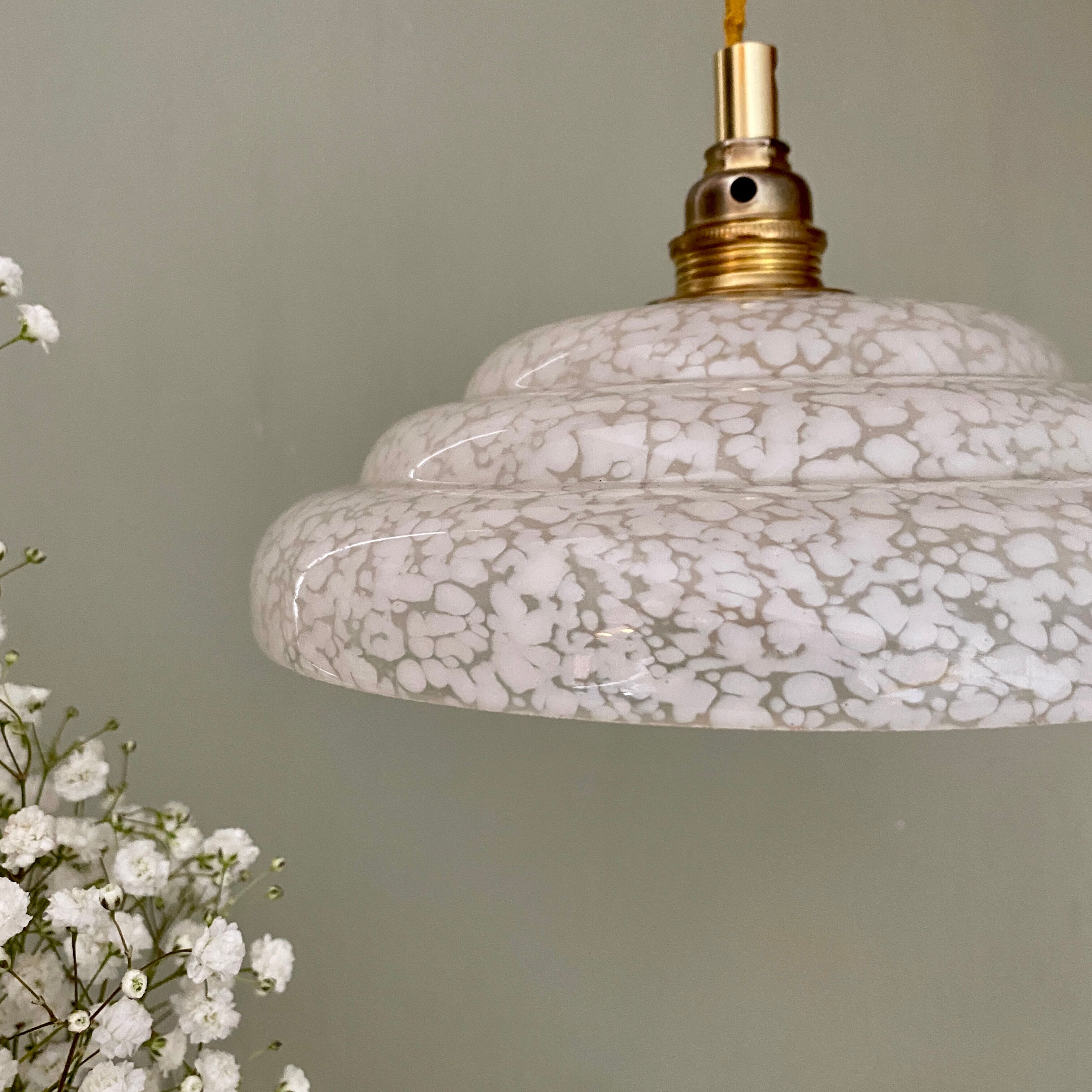 Suspension vintage lampshade in white Clichy glass