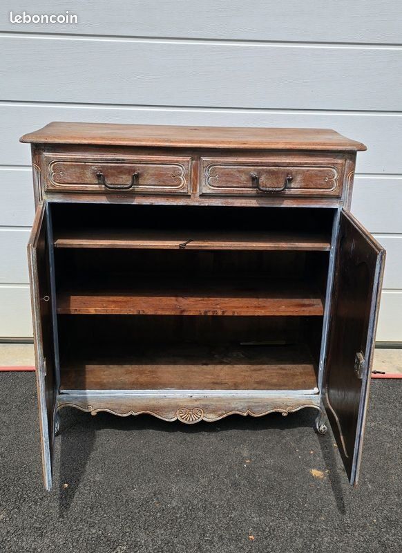 Antique chest of drawers with a cerused and patinated finish.