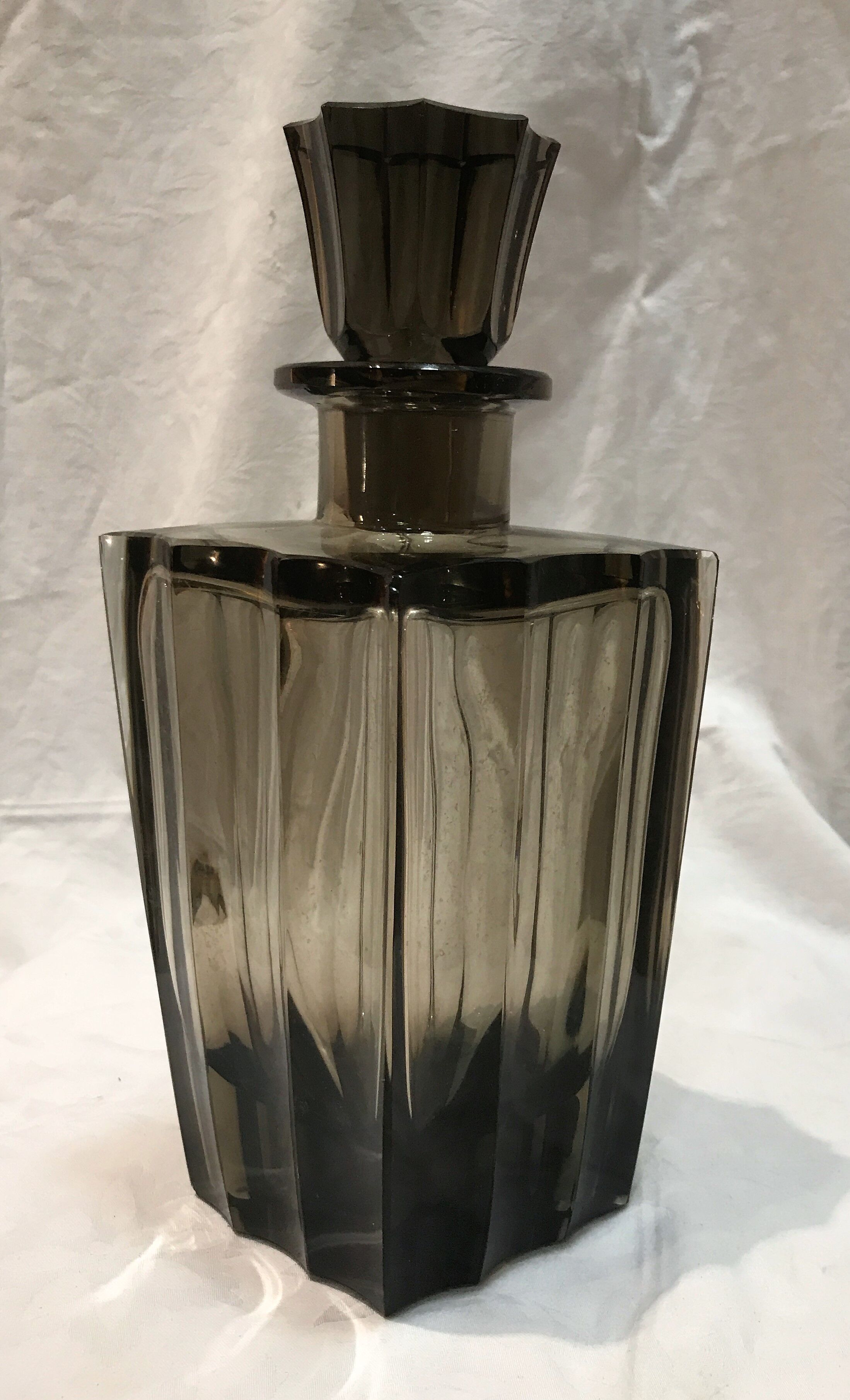 Carafe à alcool en verre fumé 1950